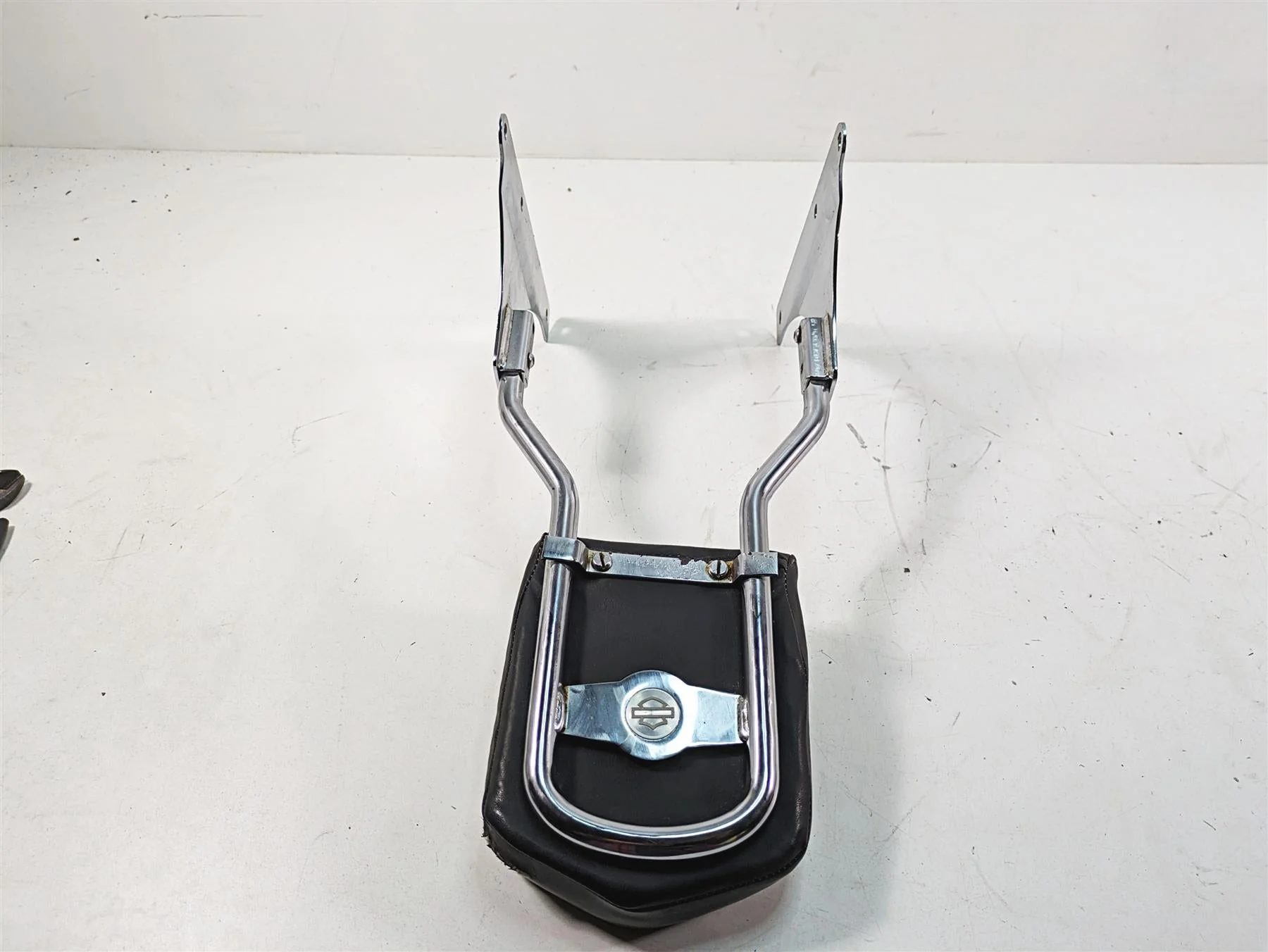 2013 Harley Softail FLSTC Heritage Classic Rear Backrest Sissy Bar Read 52731-00 - Image 10