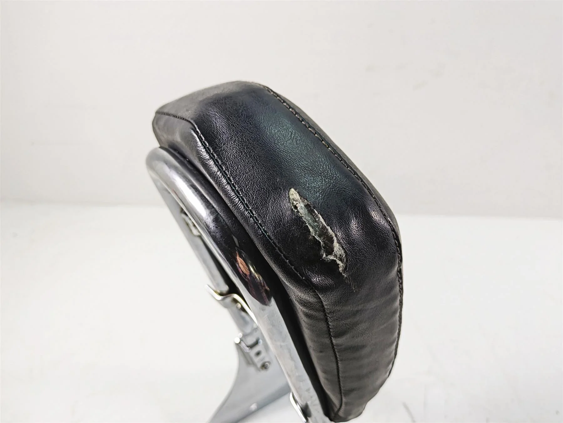 2013 Harley Softail FLSTC Heritage Classic Rear Backrest Sissy Bar Read 52731-00 - Image 8