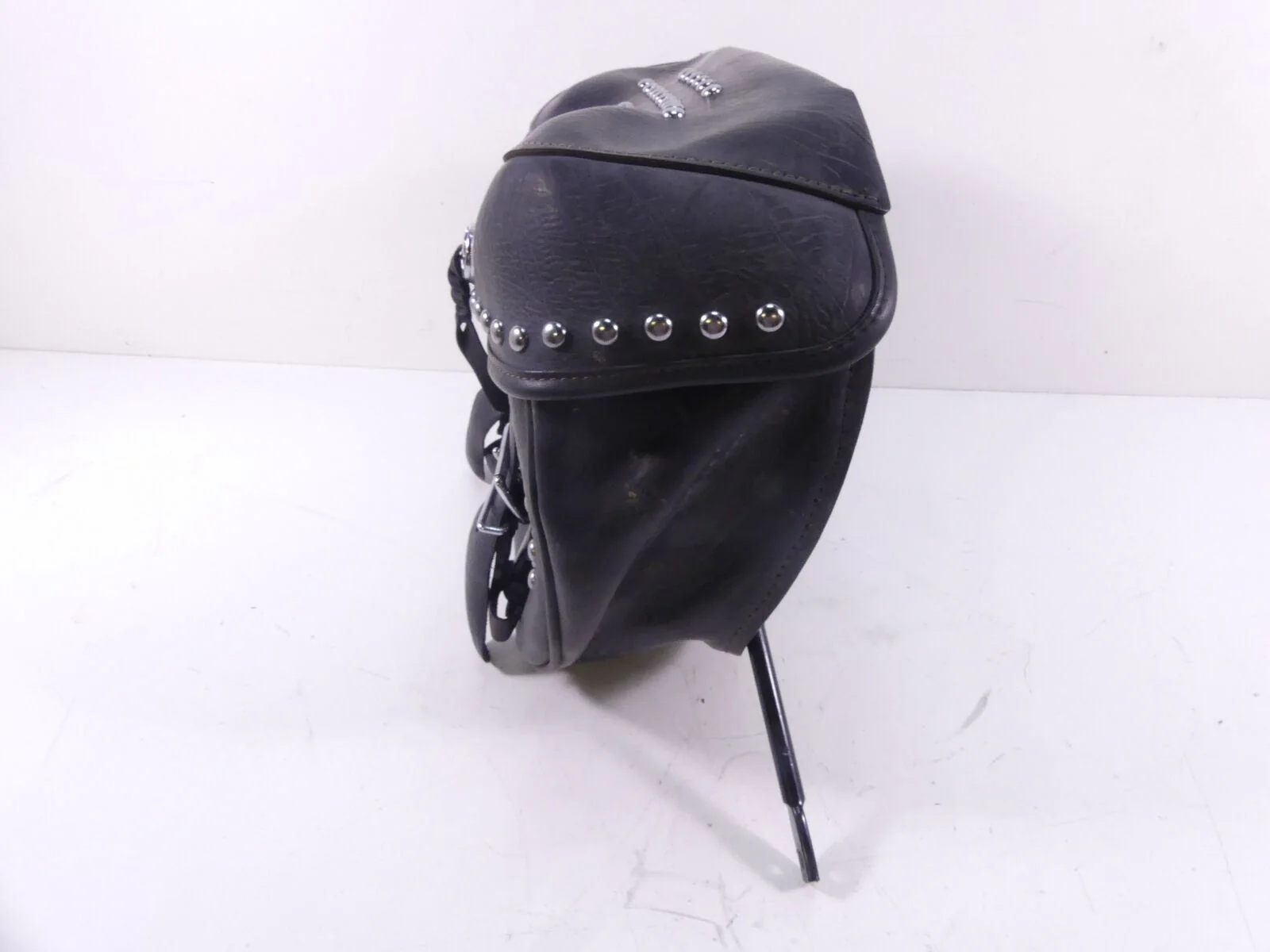 2013 Harley Softail FLSTC Heritage Classic Right Saddlebag & Mount 90477-09 - Image 3