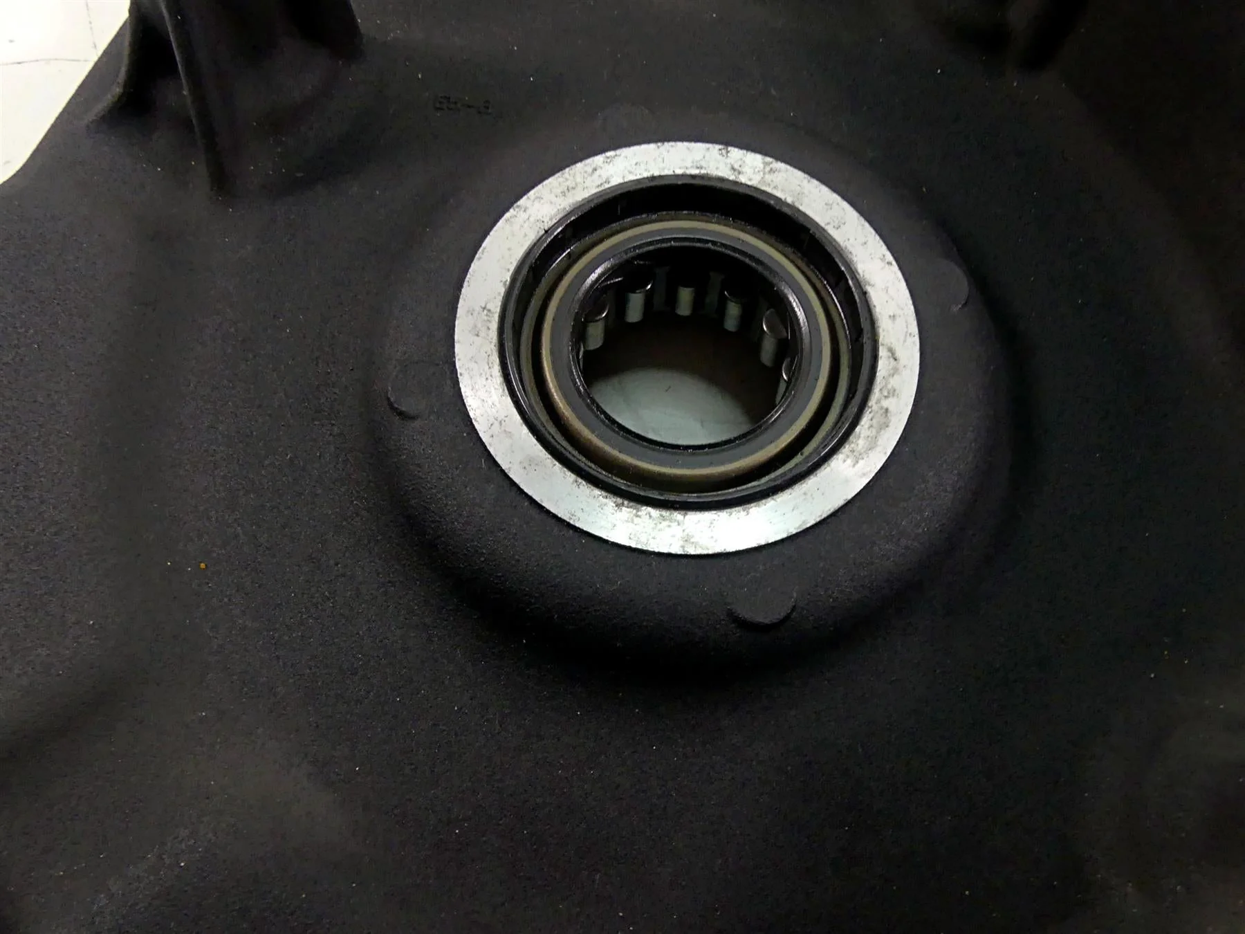 2013 Harley Softail FLSTFB Fat Boy Lo Inner Primary Drive Clutch Cover 60681-06C - Image 12