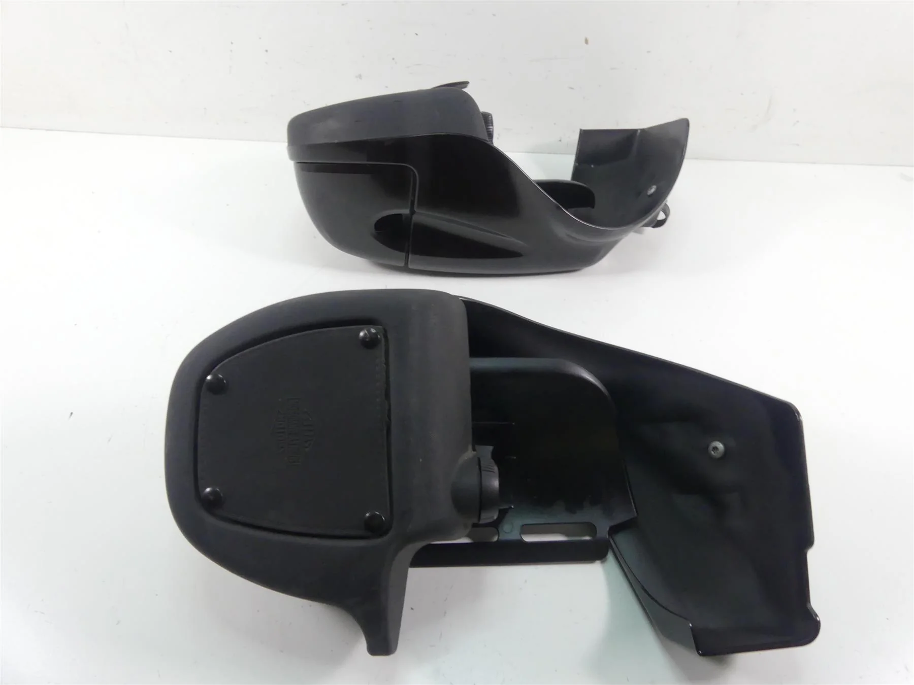 2013 Harley Touring FLHTK Electra Glide Lower Leg Fairing Set 58816-05 58817-05 - Image 4