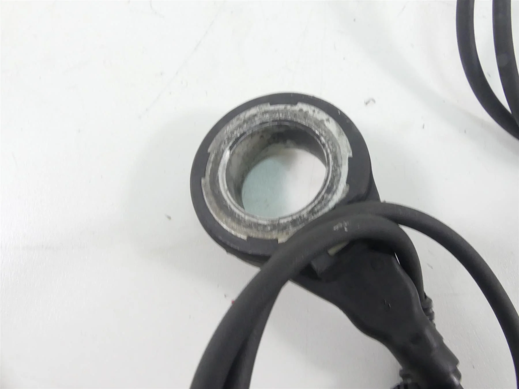 2013 Harley Touring FLHTP Electra Glide Abs Brake Wheel Speed Sensors 40615-08 - Image 9
