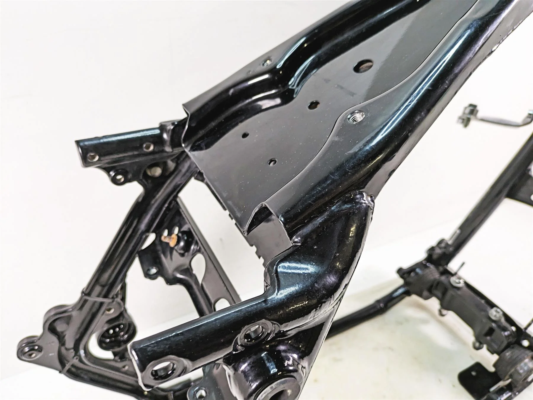 2013 Harley Touring FLHX Street Glide Bent Main Frame Chassis With Salvage Texas Title 47900-11BHP - Image 8