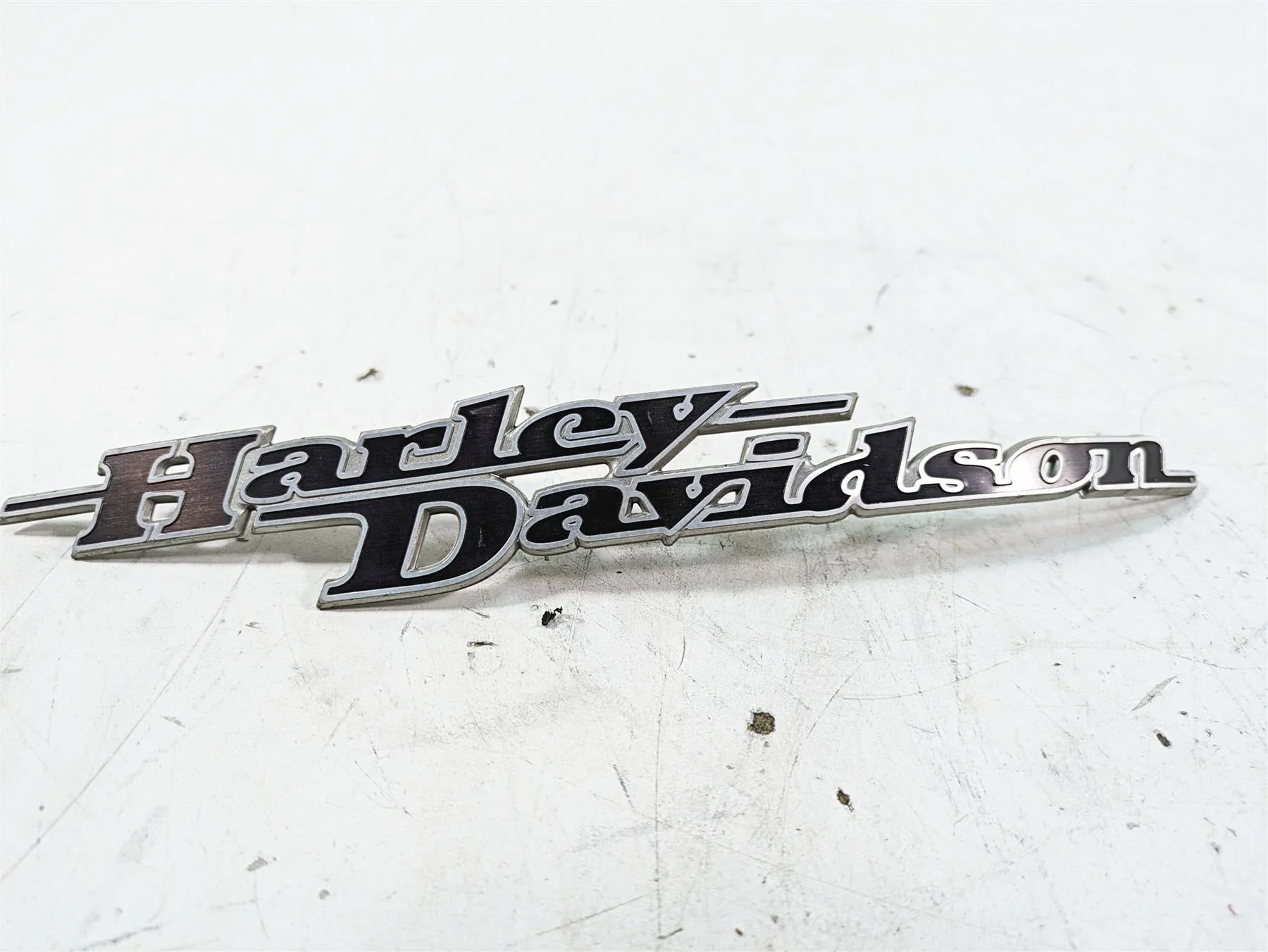 2013 Harley Touring FLHX Street Glide Fuel Tank Emblem Medallion Set 62435-11 - Image 9