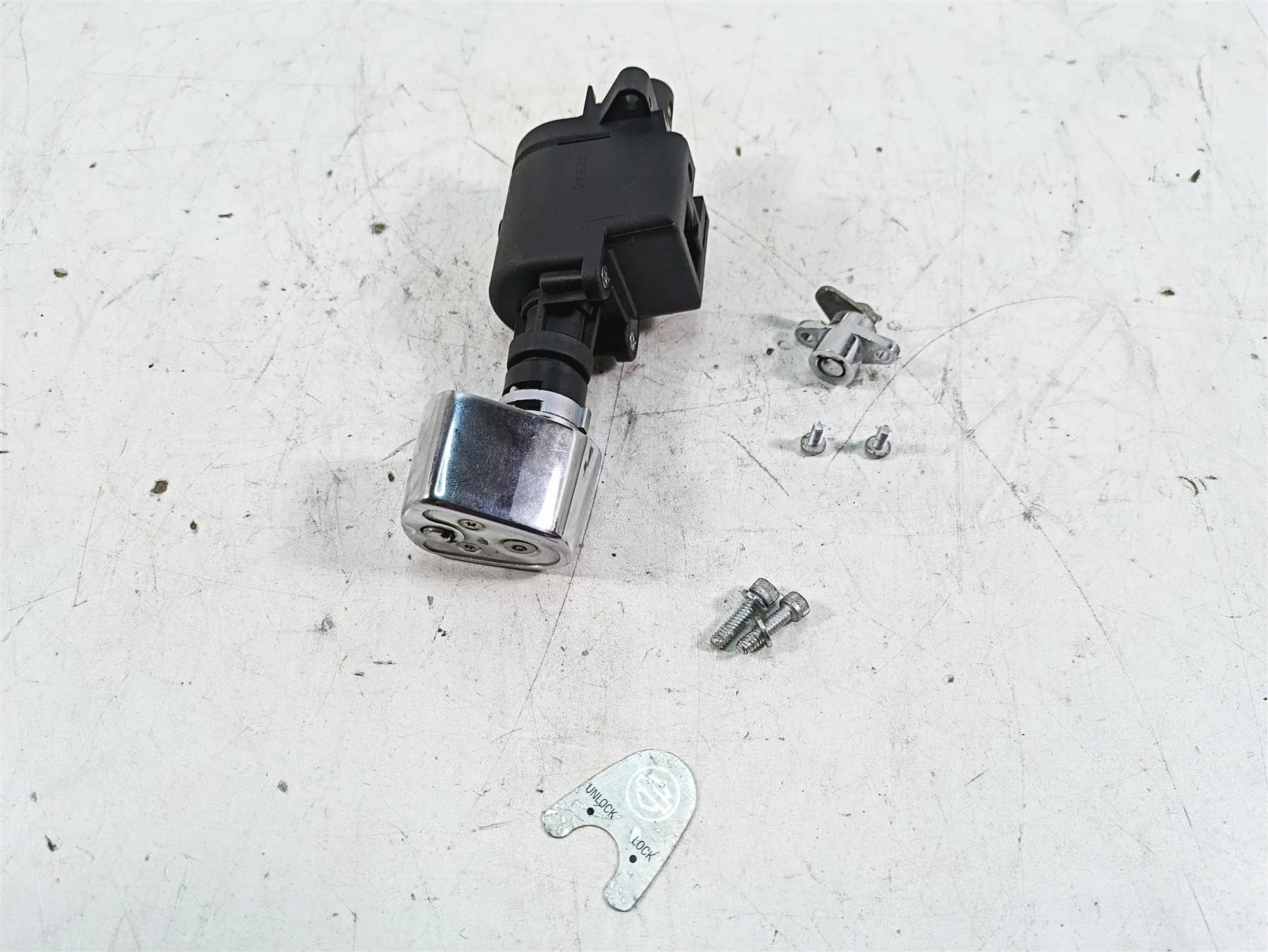 2013 Harley Touring FLHX Street Glide Ignition Switch Lock Set - Vin 71572-06