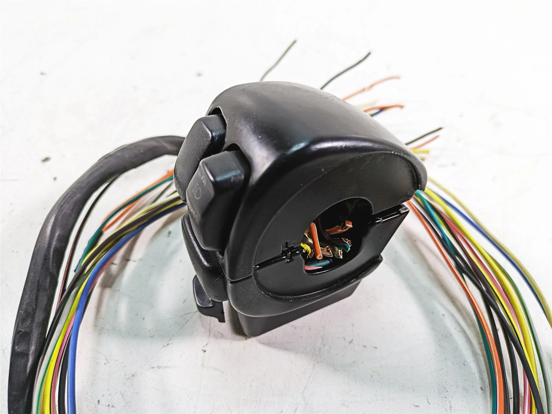 2013 Harley Touring FLHX Street Glide Left Hand Control Switch -Read 71682-06A - Image 6