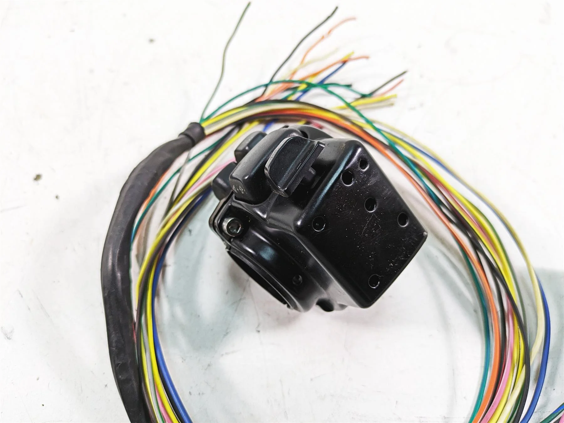 2013 Harley Touring FLHX Street Glide Left Hand Control Switch -Read 71682-06A - Image 9