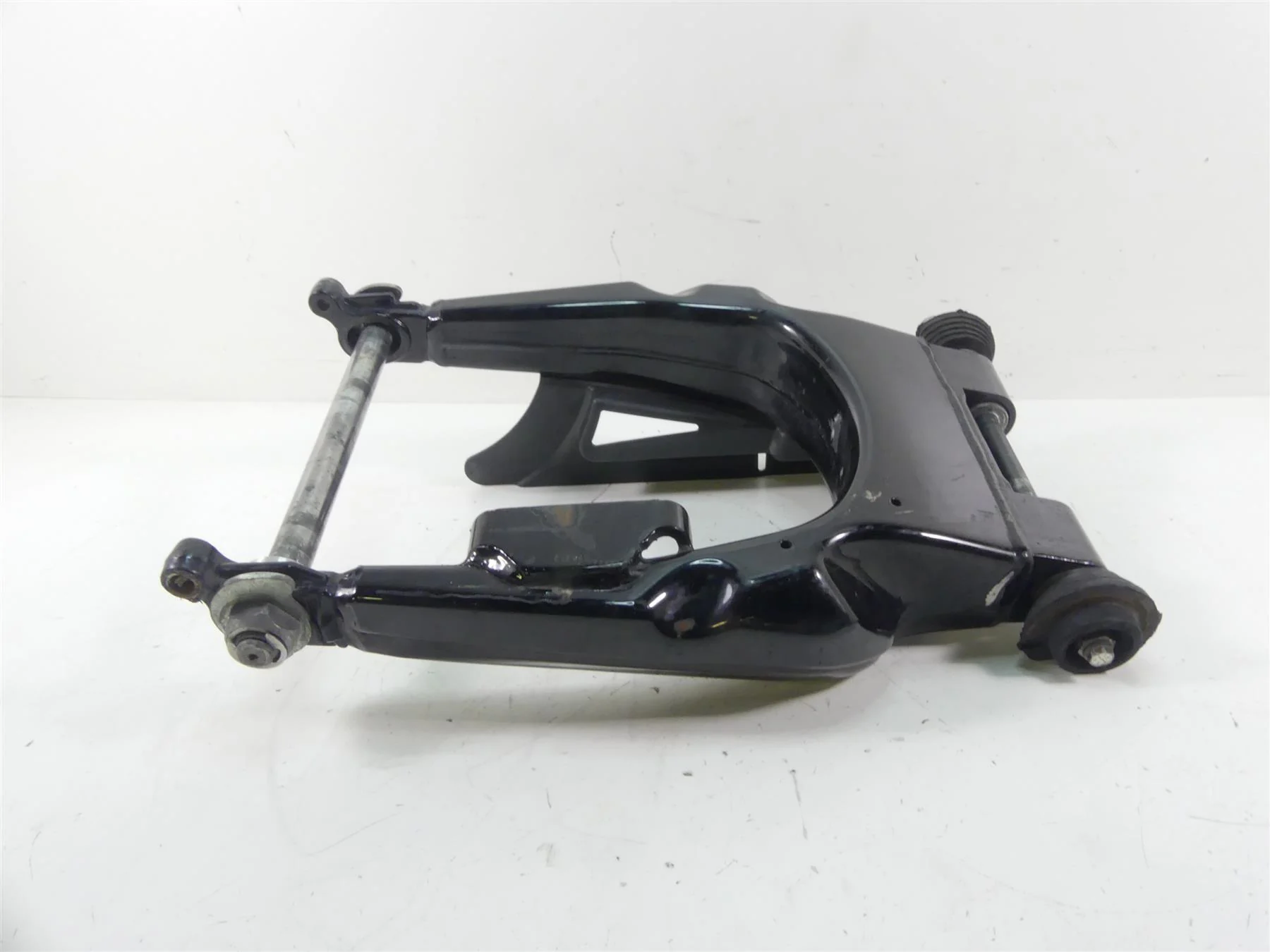 2013 Harley Touring FLHX Street Glide Rear Swingarm Swing Arm + Axle 47549-09A - Image 4