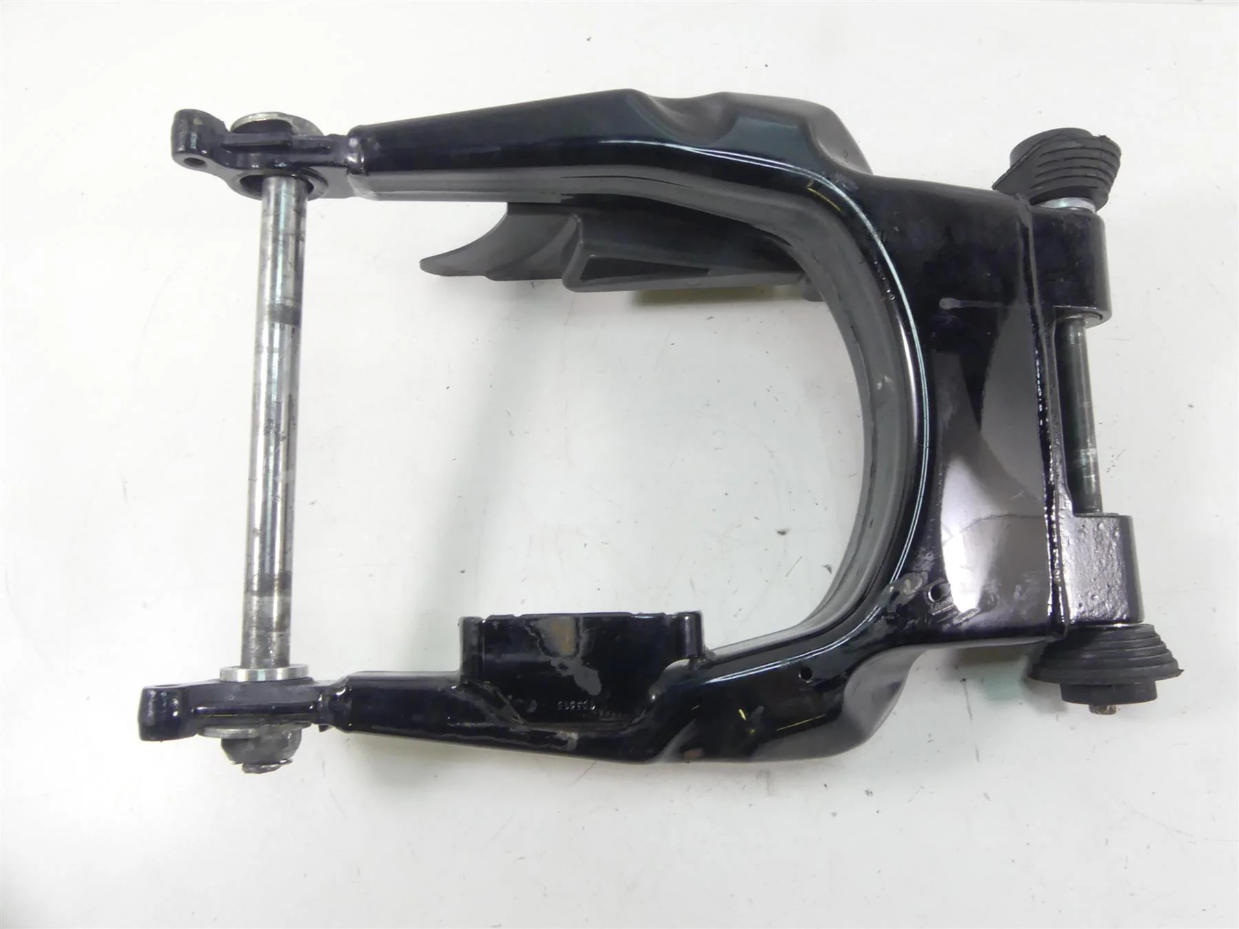 2013 Harley Touring FLHX Street Glide Rear Swingarm Swing Arm + Axle 47549-09A - Image 6