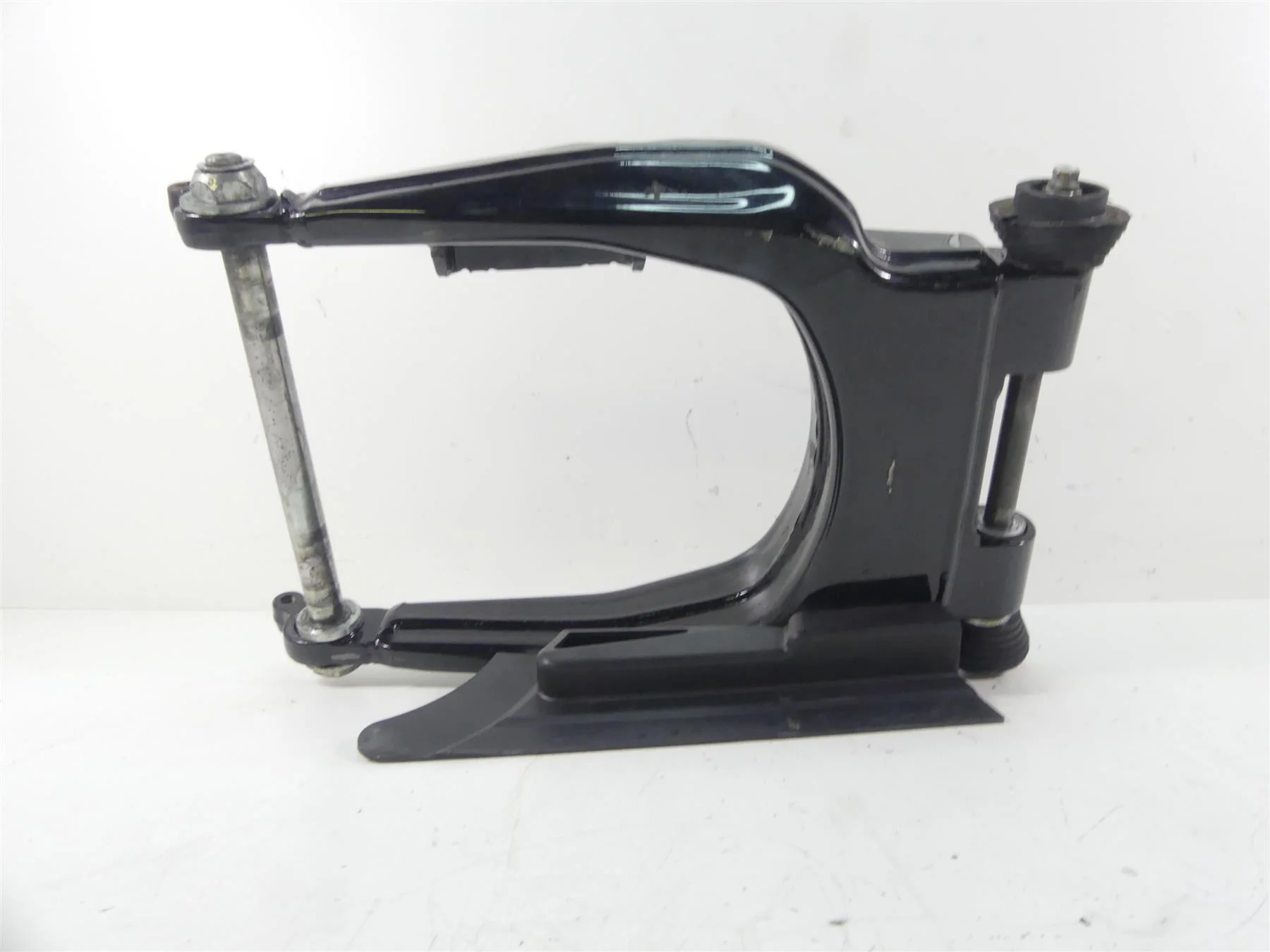 2013 Harley Touring FLHX Street Glide Rear Swingarm Swing Arm + Axle 47549-09A - Image 7