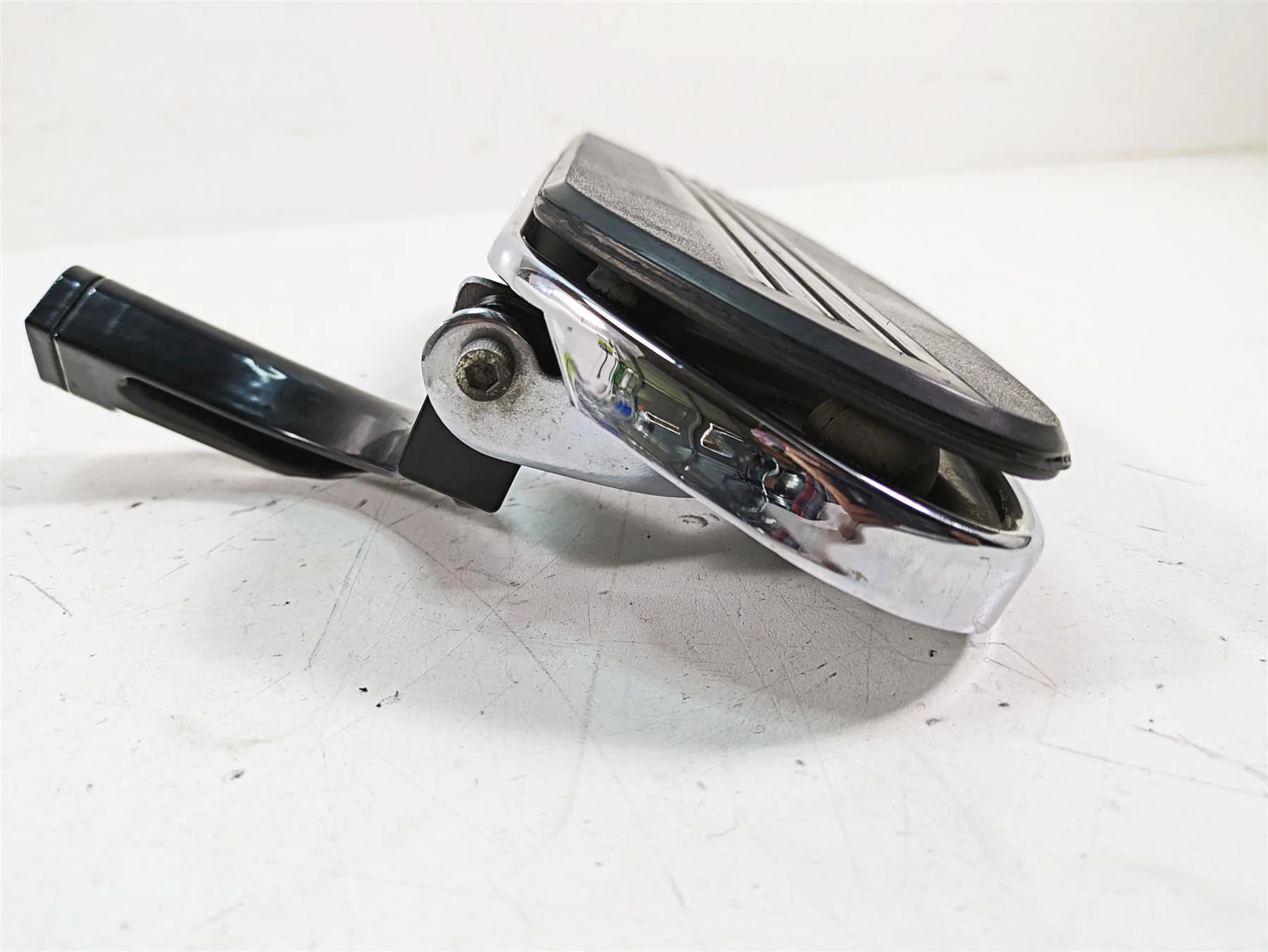 2013 Harley Touring FLHX Street Glide Right Floor Board Mount Set -Read 50683-04 - Image 10