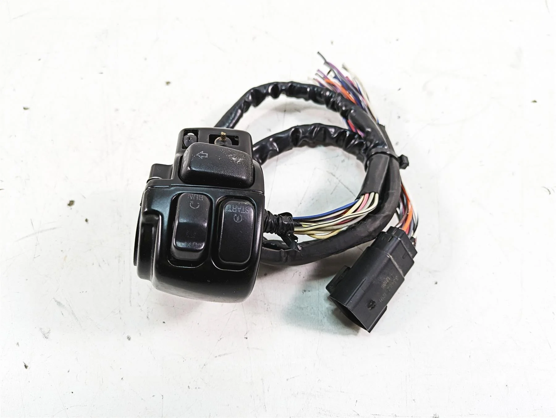 2013 Harley Touring FLHX Street Glide Right Hand Control Switch - Read 71684-06A - Image 3