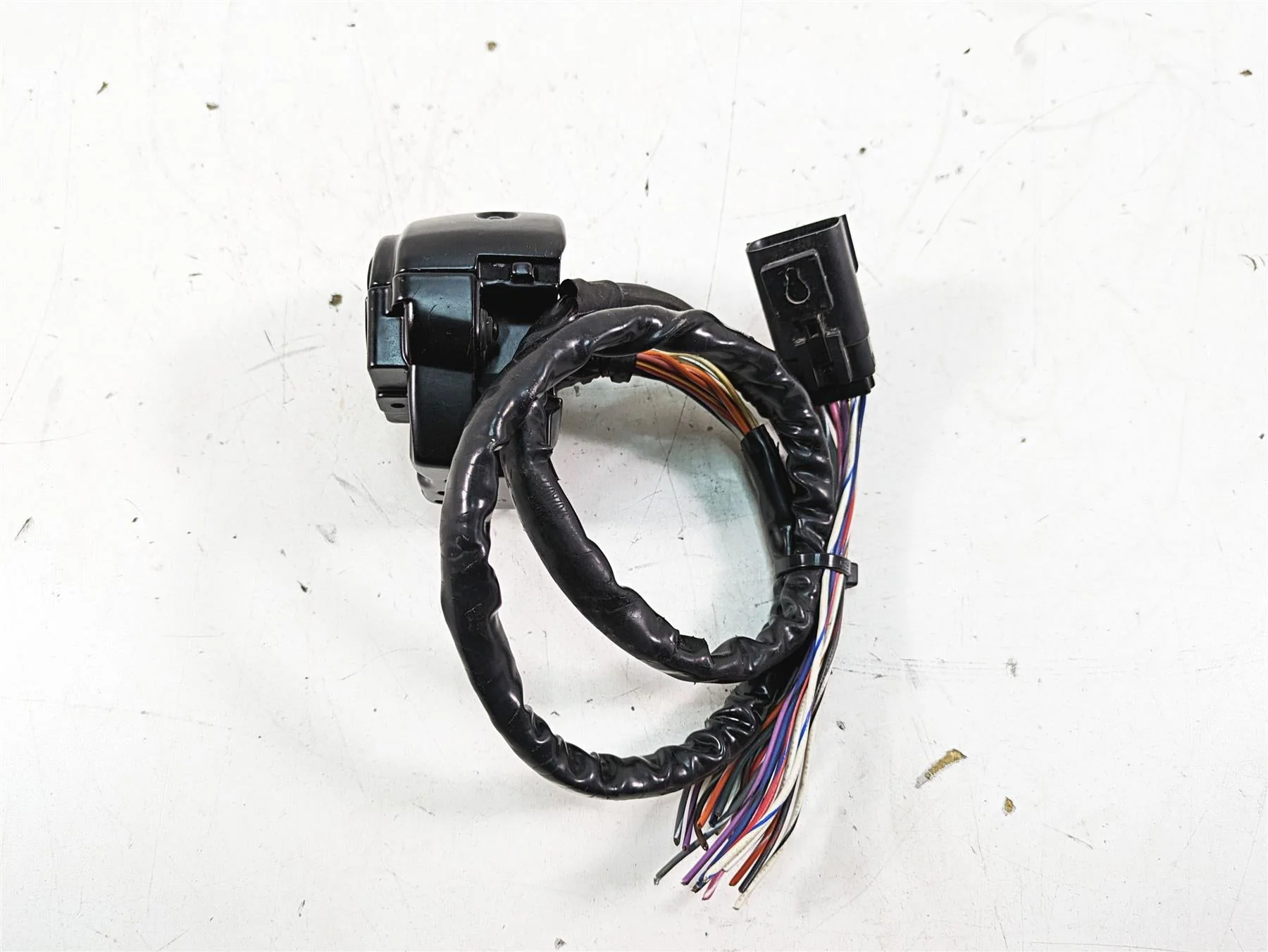 2013 Harley Touring FLHX Street Glide Right Hand Control Switch - Read 71684-06A - Image 8