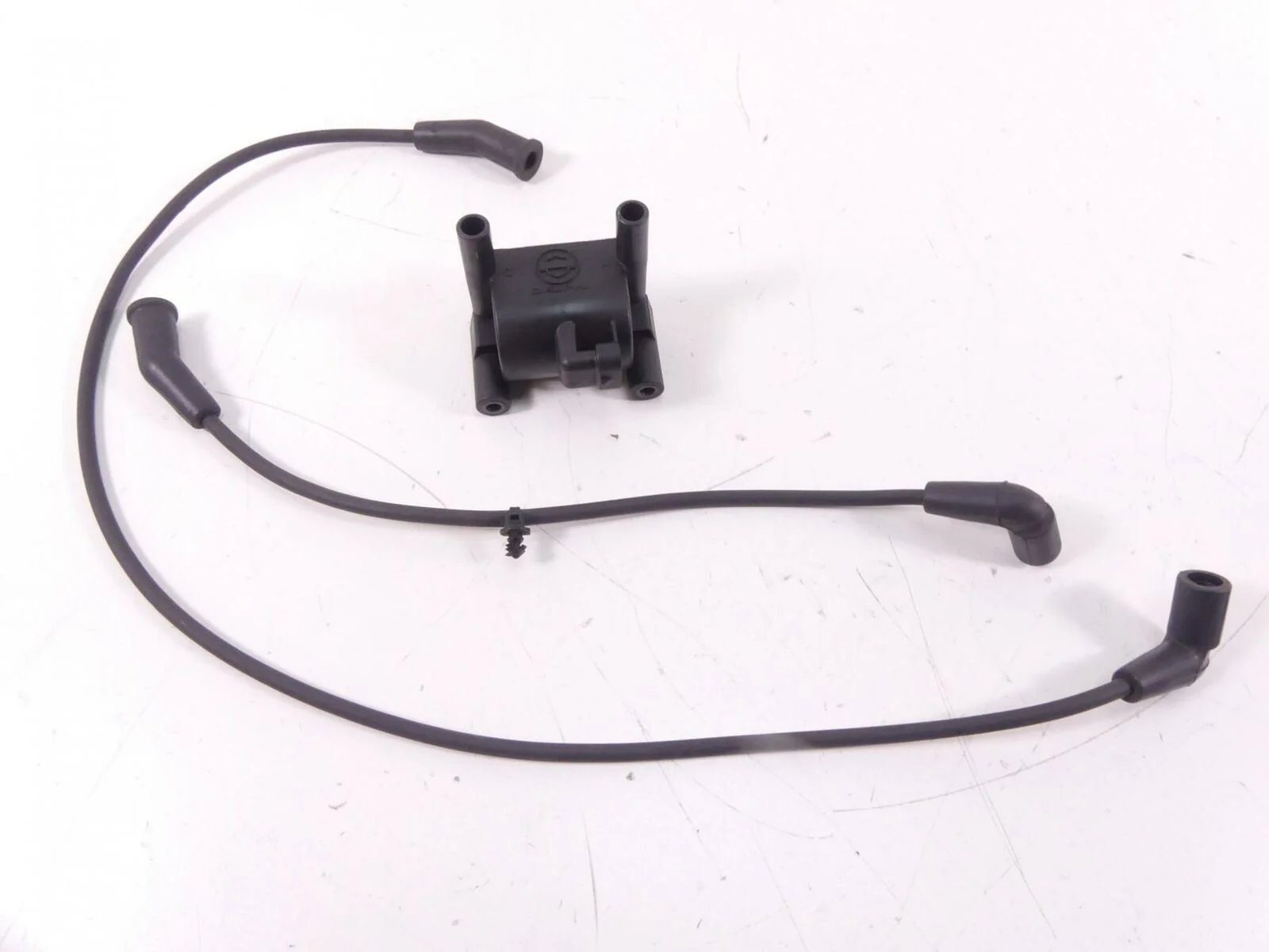 2013 Harley Touring FLTRU Road Glide Delphi Ignition Coil 28058097 - Image 3