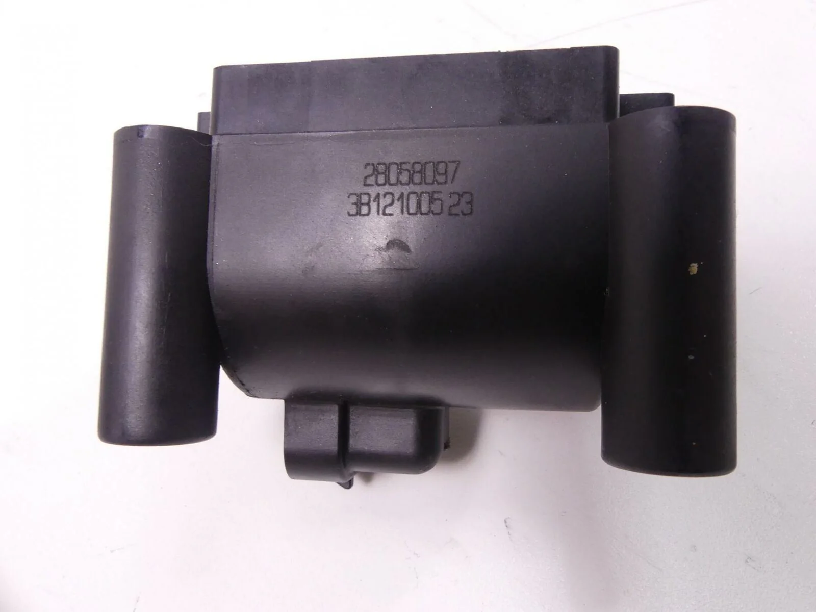 2013 Harley Touring FLTRU Road Glide Delphi Ignition Coil 28058097 - Image 7