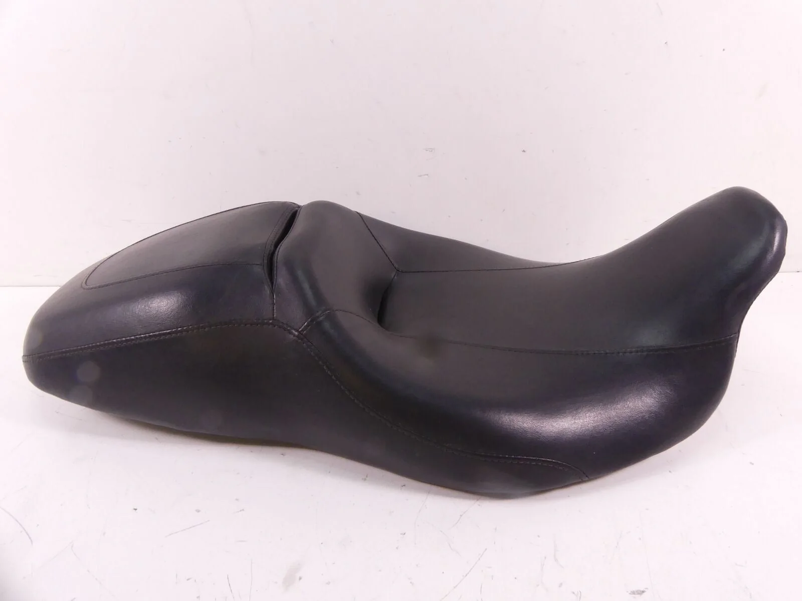 2013 Harley Touring FLTRU Road Glide Seat Rider Driver Saddle Low 52164-10 - Image 2
