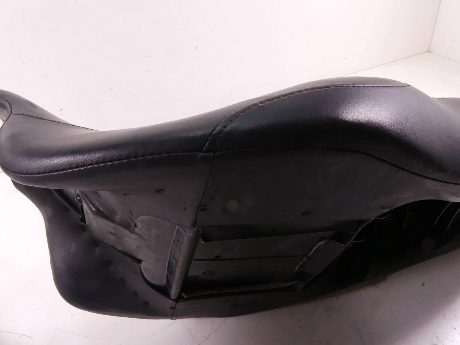 2013 Harley Touring FLTRU Road Glide Seat Rider Driver Saddle Low 52164-10 - Image 8