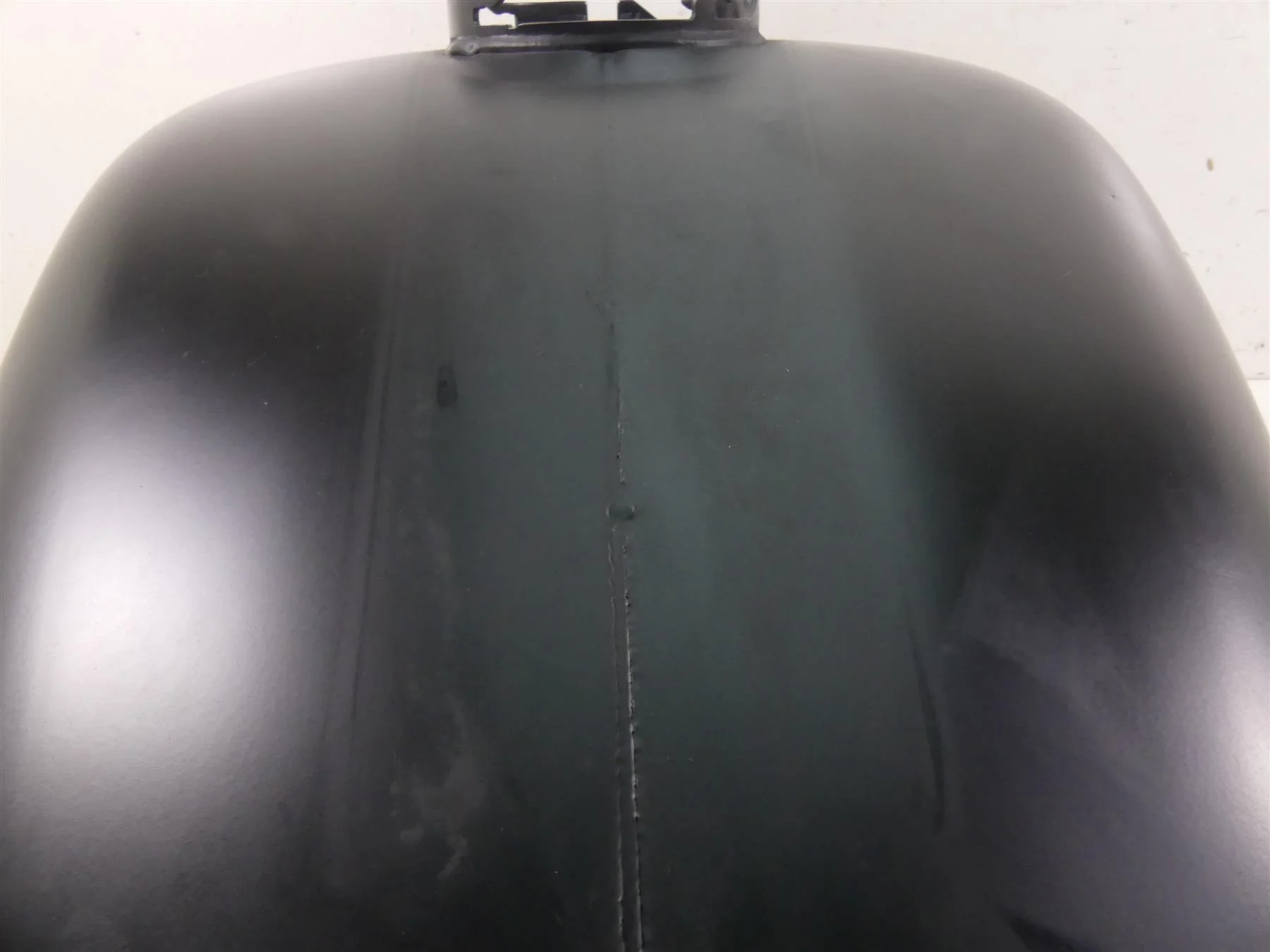 2013 Harley Touring FLTRX Road Glide Fuel Gas Petrol Tank - Read 61356-08 - Image 9
