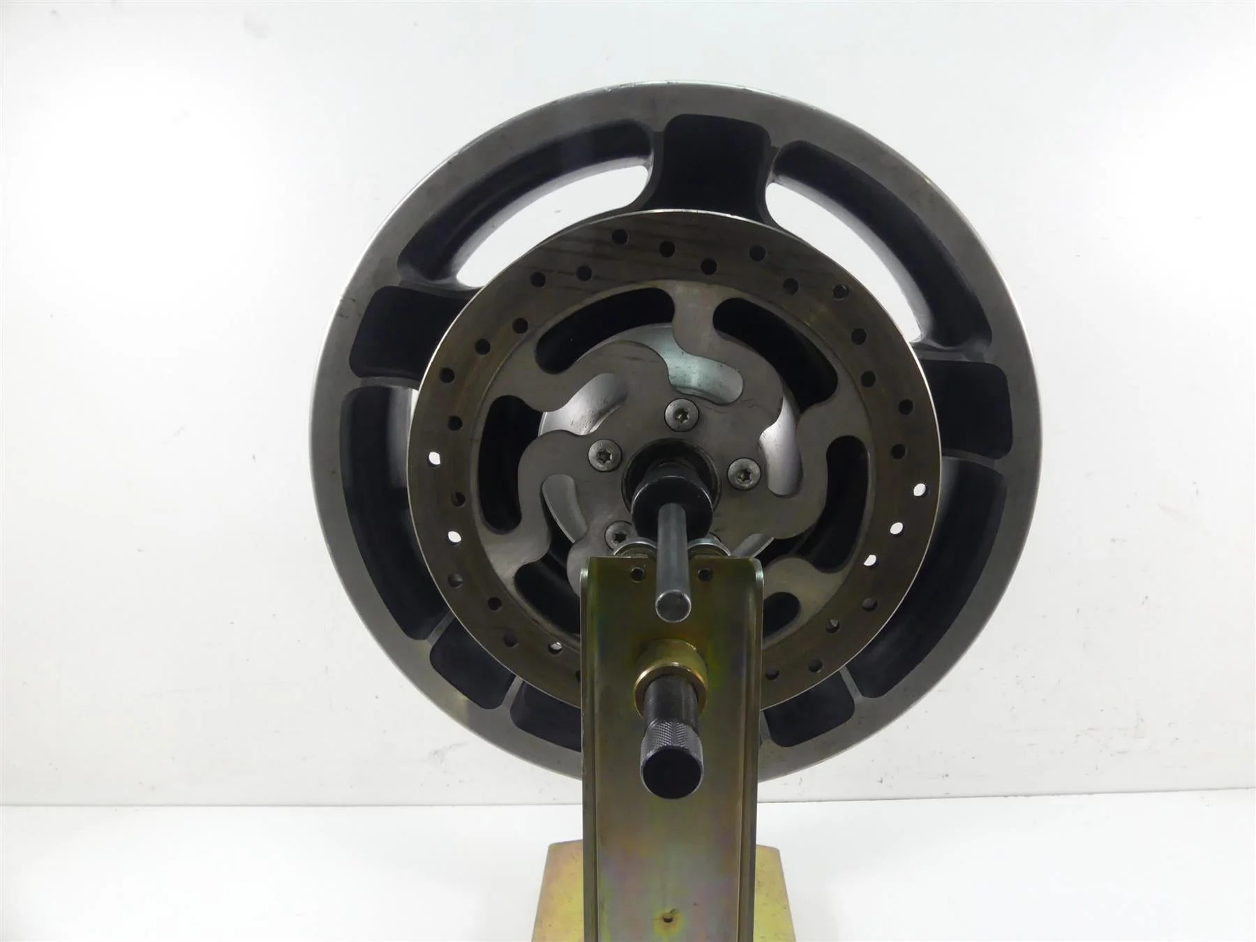 2013 Harley Touring FLTRX Road Glide Straight 16x5 Rear Wheel Rim 40900194 - Image 2