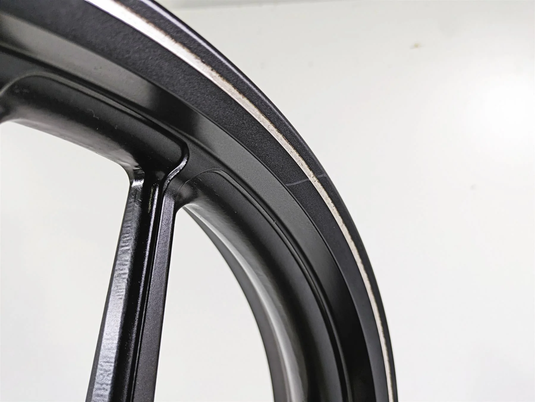 2013 Harley VRSCDX Night Rod Sp Front Wheel Rim 19x3 43300072 - Image 8