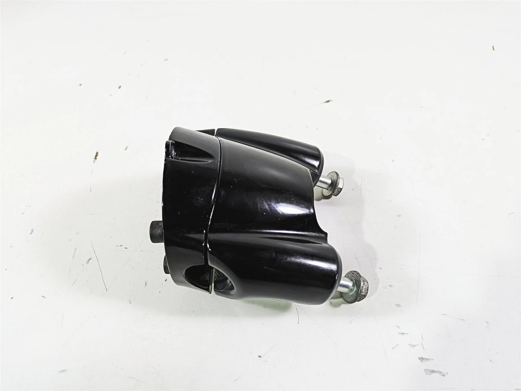 2013 Harley VRSCDX Night Rod Sp Handlebar Riser Holder Set 55989-04 56284-06