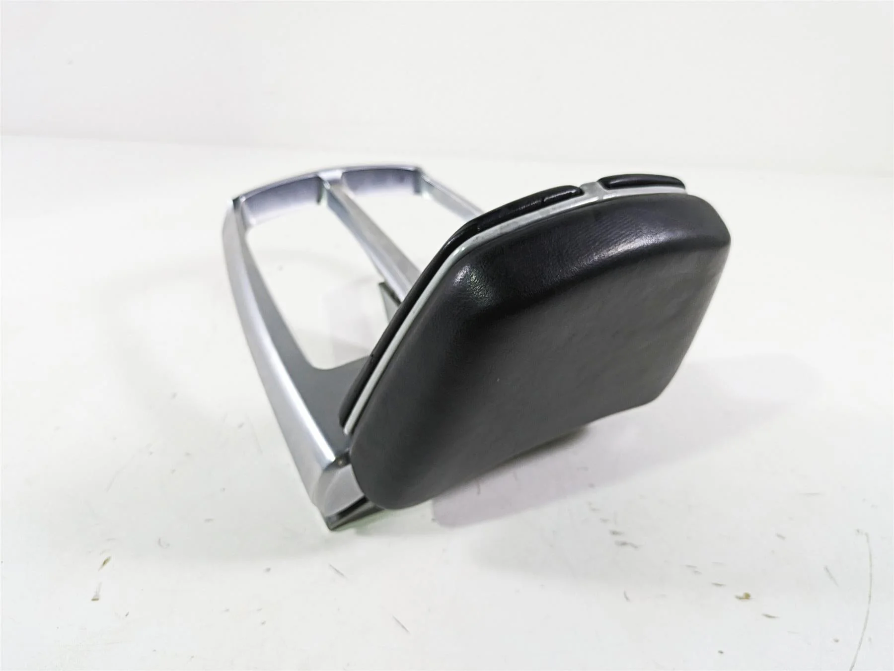 2013 Harley VRSCDX Night Rod Sp Rear Luggage Rack & Passenger Sissy Bar 51600-09 - Image 12