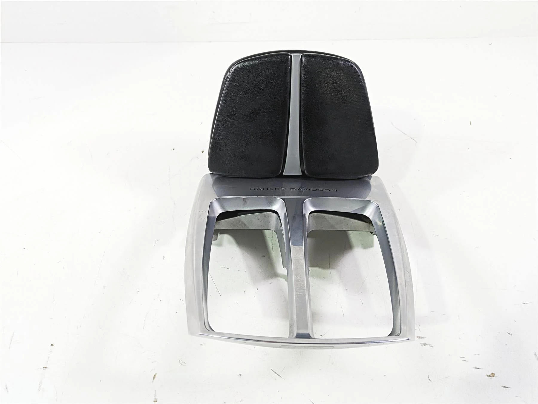 2013 Harley VRSCDX Night Rod Sp Rear Luggage Rack & Passenger Sissy Bar 51600-09 - Image 4