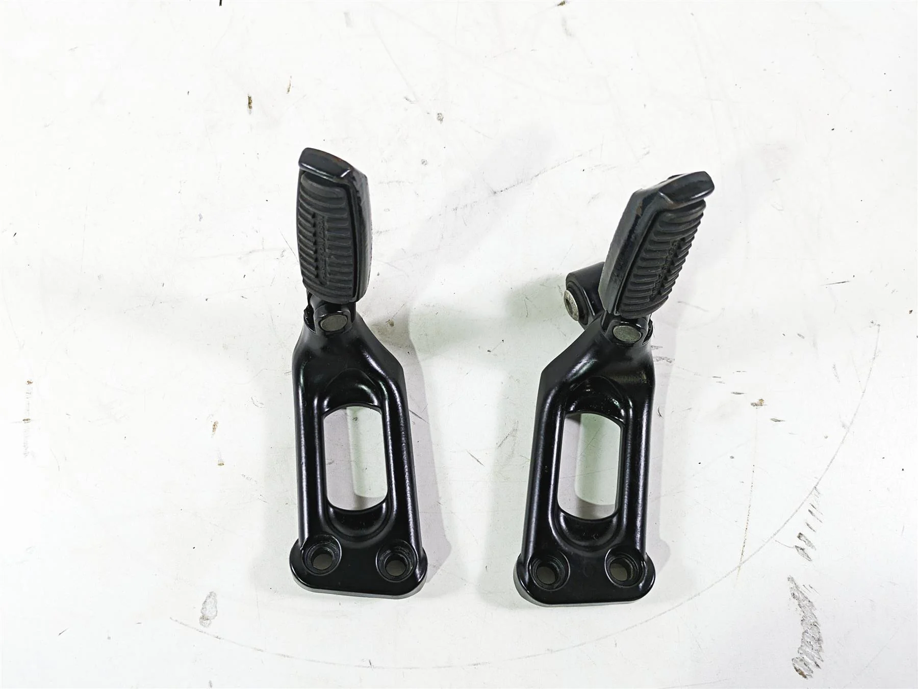 2013 Harley VRSCDX Night Rod Sp Rear Passenger Footpeg Set L 51723-07 R 51722-07 - Image 5