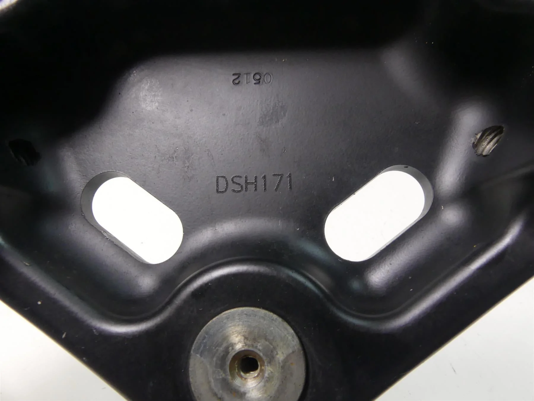 2013 Harley VRSCDX Night Rod Special Lower Triple Tree Steering Clamp 45900019 - Image 4