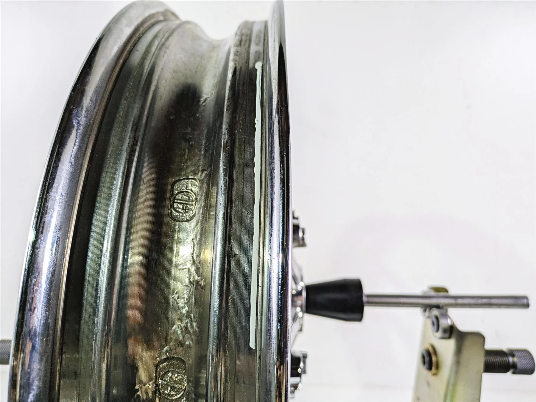 2013 Harley VRSCF Muscle Rod 19x3 Chrome Front Wheel Rim - Dent 43300079 - Image 3