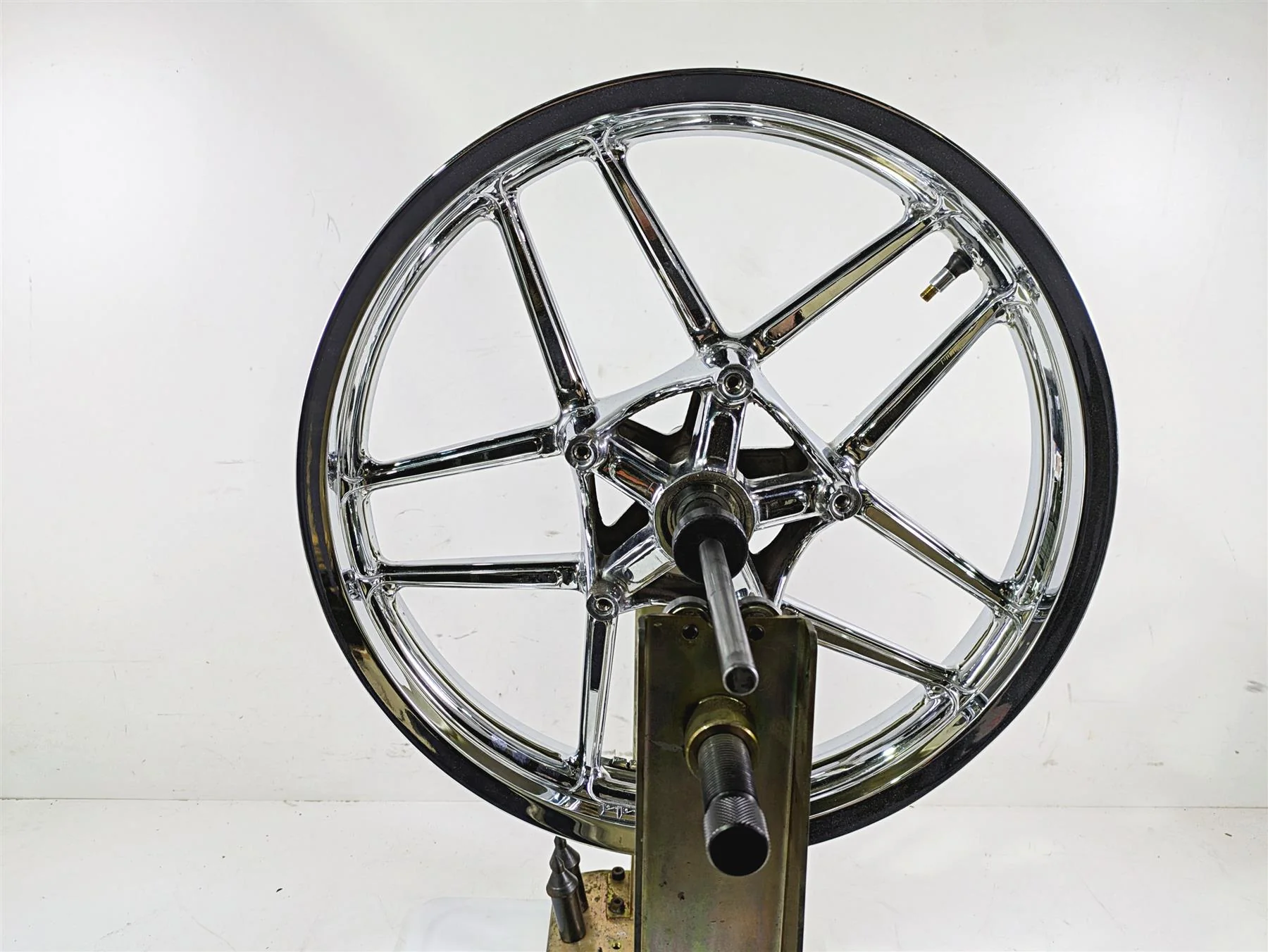 2013 Harley VRSCF Muscle Rod 19x3 Chrome Front Wheel Rim - Dent 43300079 - Image 5