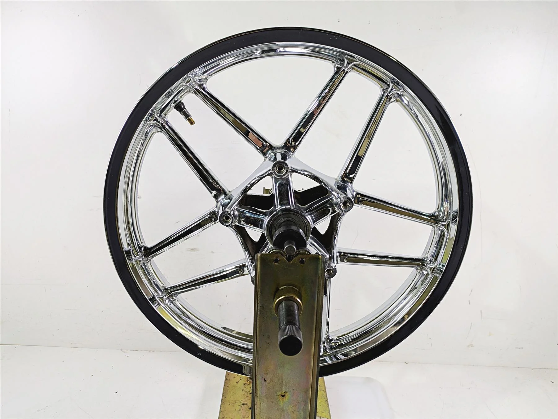 2013 Harley VRSCF Muscle Rod 19x3 Chrome Front Wheel Rim - Dent 43300079 - Image 6