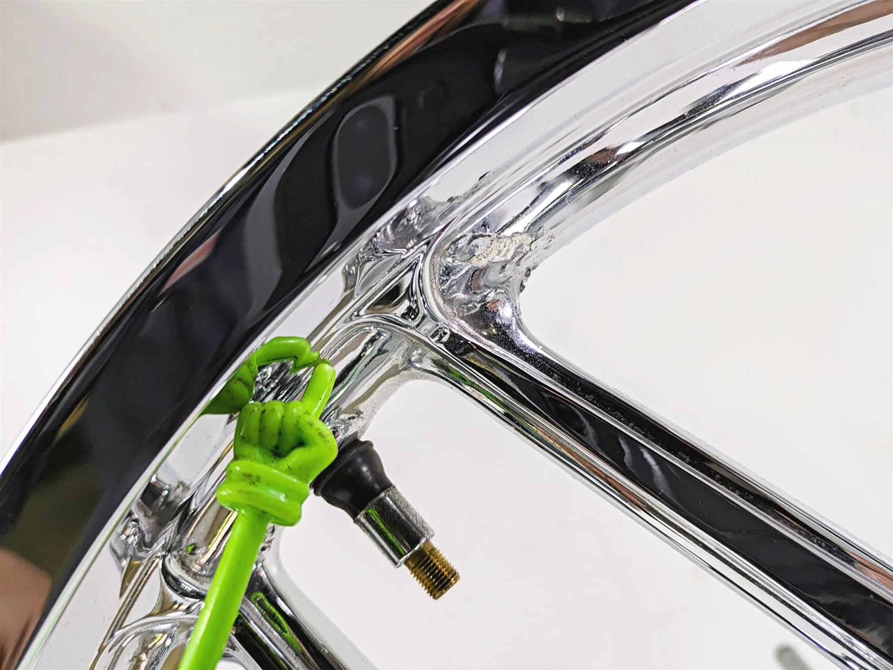 2013 Harley VRSCF Muscle Rod 19x3 Chrome Front Wheel Rim - Dent 43300079 - Image 7