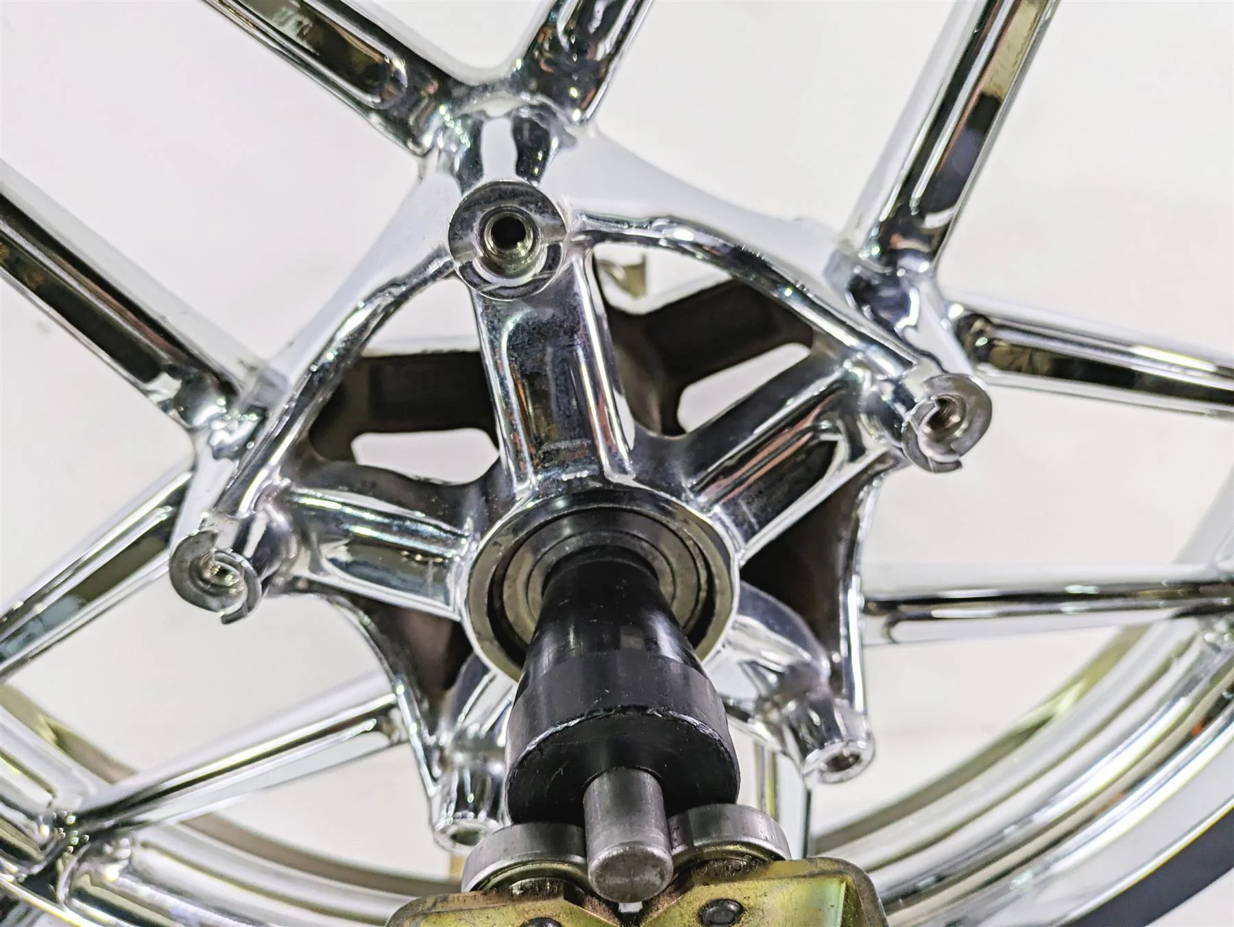 2013 Harley VRSCF Muscle Rod 19x3 Chrome Front Wheel Rim - Dent 43300079 - Image 9