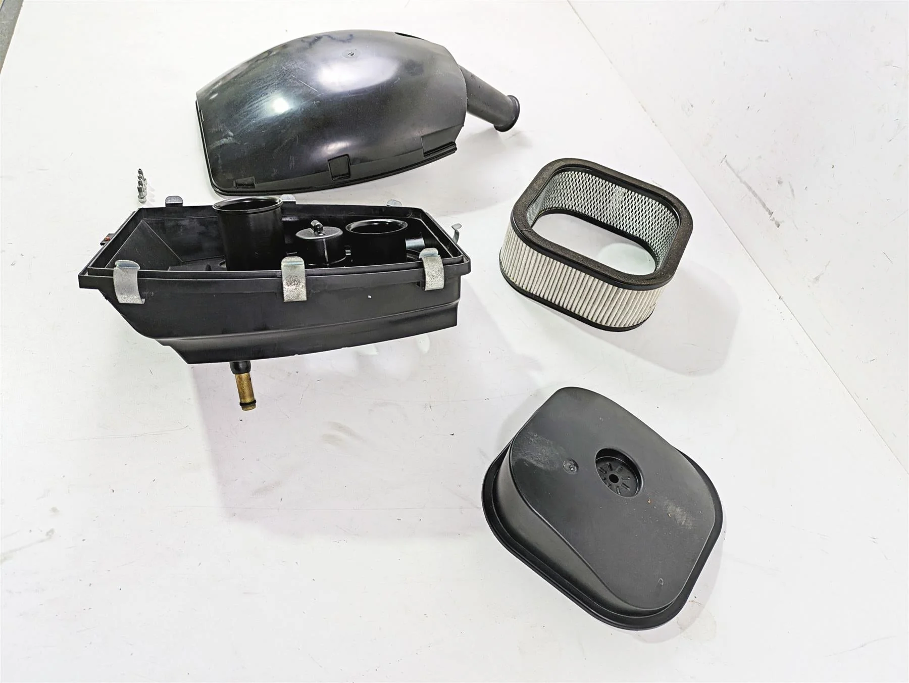 2013 Harley VRSCF Muscle Rod Air Cleaner Breather Filter Box - Read 29435-05A - Image 3