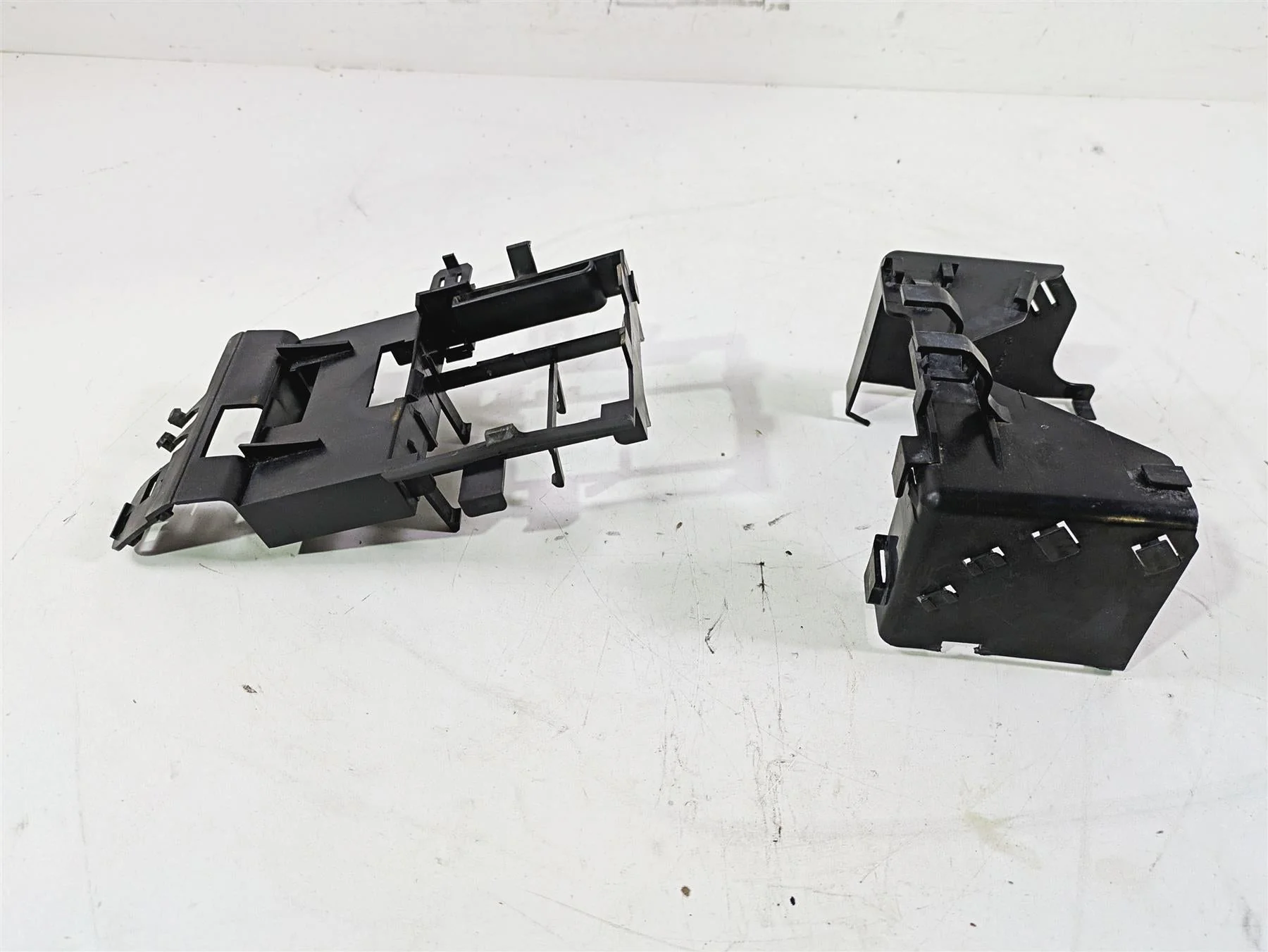 2013 Harley VRSCF Muscle Rod Electric Plastic Battery Holder Set 70473-07 - Image 10