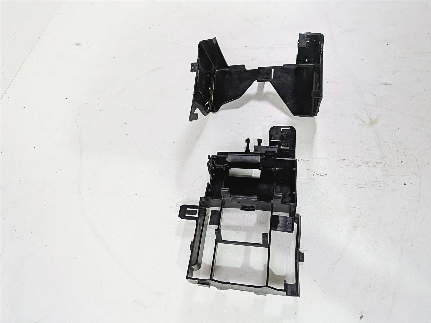 2013 Harley VRSCF Muscle Rod Electric Plastic Battery Holder Set 70473-07 - Image 2