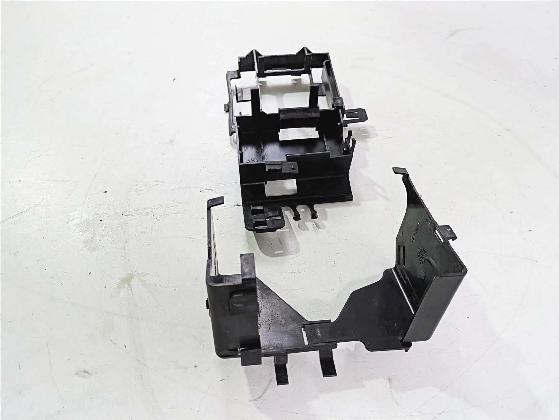 2013 Harley VRSCF Muscle Rod Electric Plastic Battery Holder Set 70473-07 - Image 3