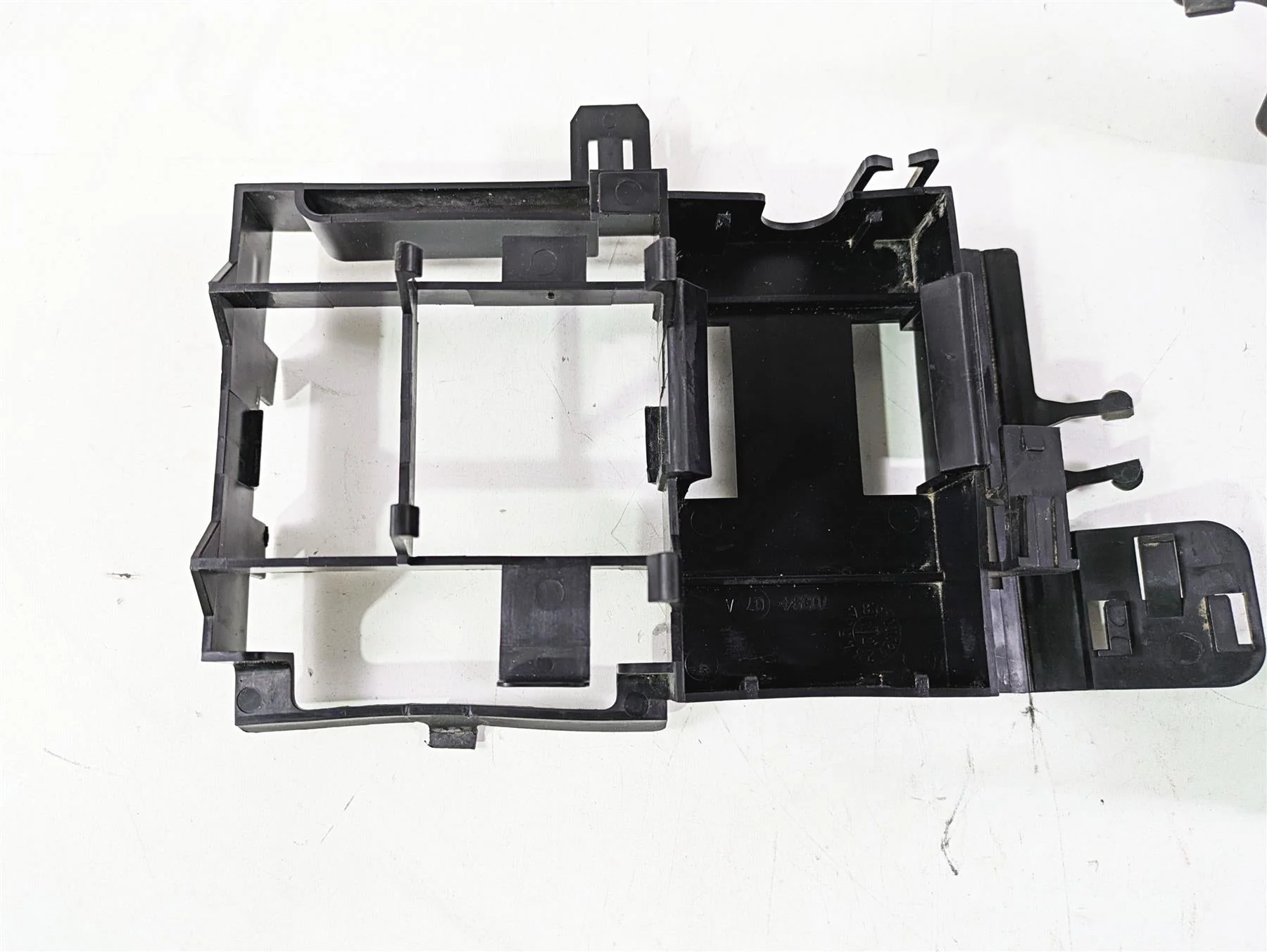 2013 Harley VRSCF Muscle Rod Electric Plastic Battery Holder Set 70473-07 - Image 5
