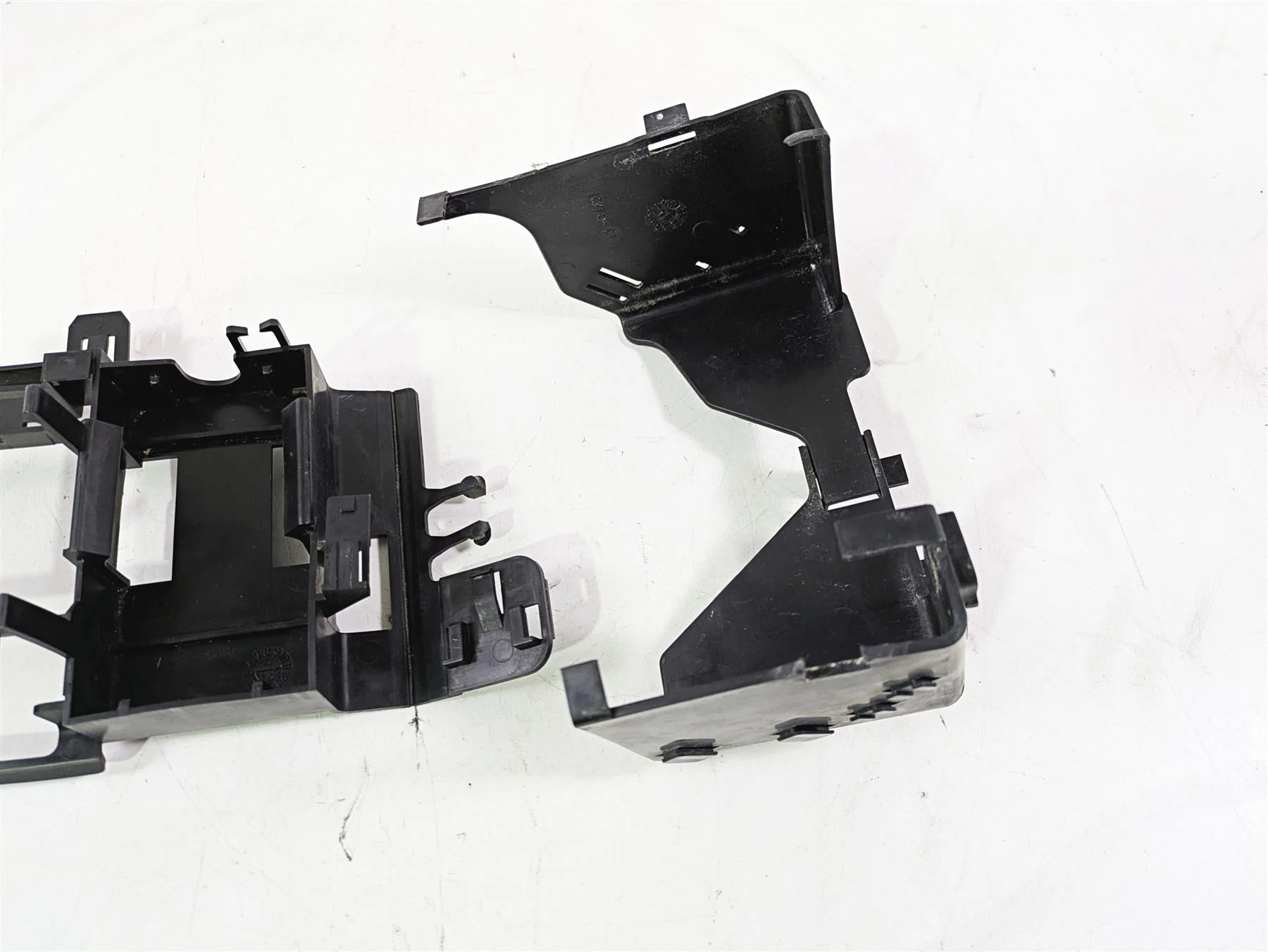 2013 Harley VRSCF Muscle Rod Electric Plastic Battery Holder Set 70473-07 - Image 6