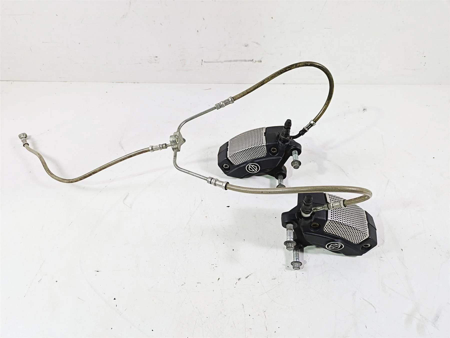 2013 Harley VRSCF Muscle Rod Front Brake Caliper Set + Lines 44731-08 44732-08