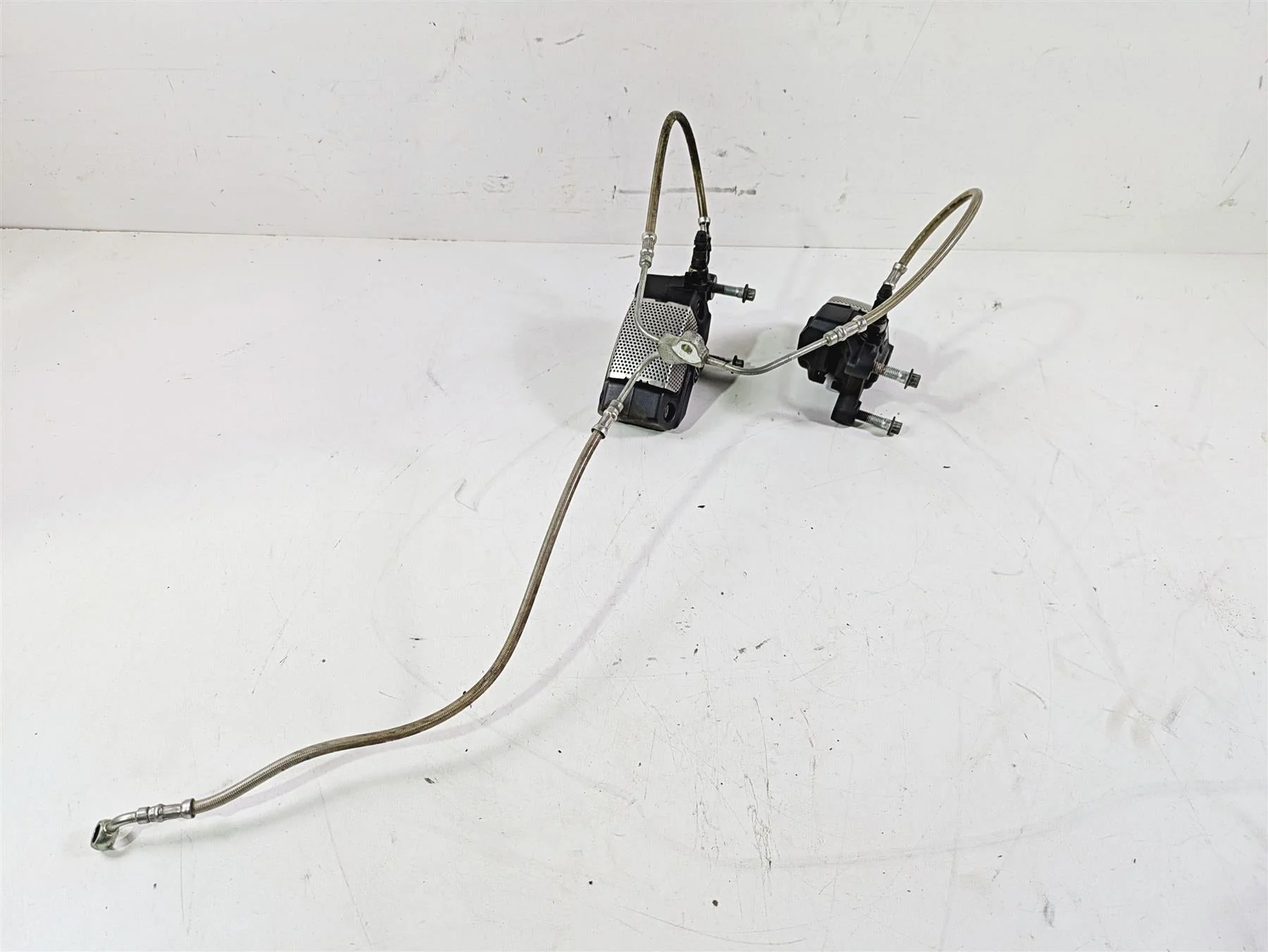 2013 Harley VRSCF Muscle Rod Front Brake Caliper Set + Lines 44731-08 44732-08 - Image 12