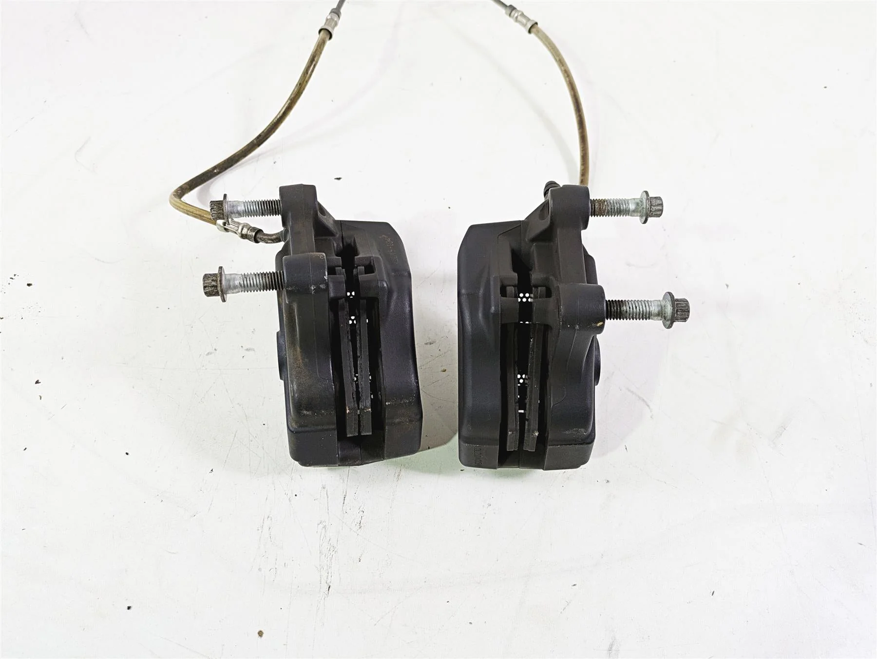 2013 Harley VRSCF Muscle Rod Front Brake Caliper Set + Lines 44731-08 44732-08 - Image 6