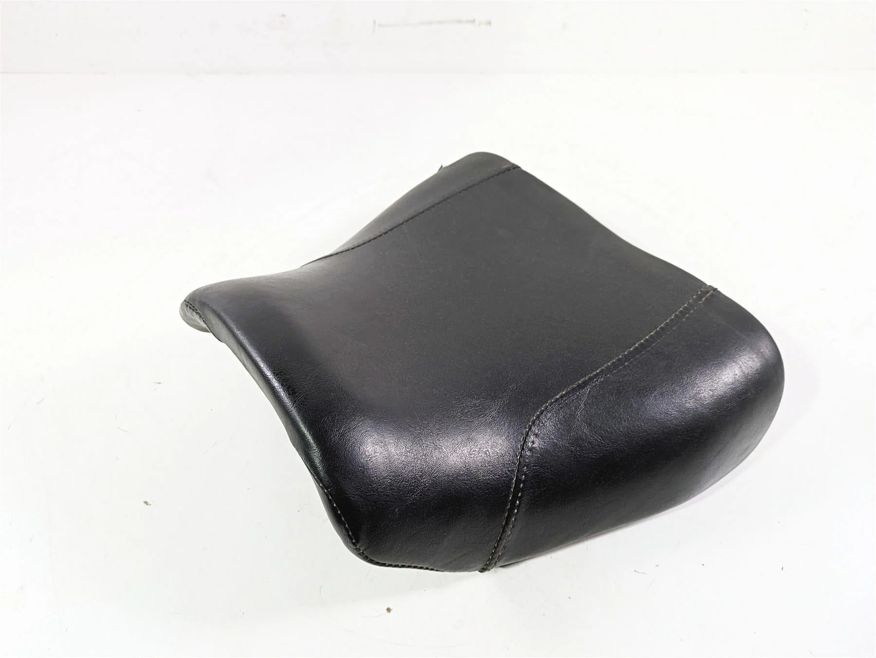 2013 Harley VRSCF Muscle Rod Front Driver Rider Seat Saddle - Read 52433-09 - Image 11