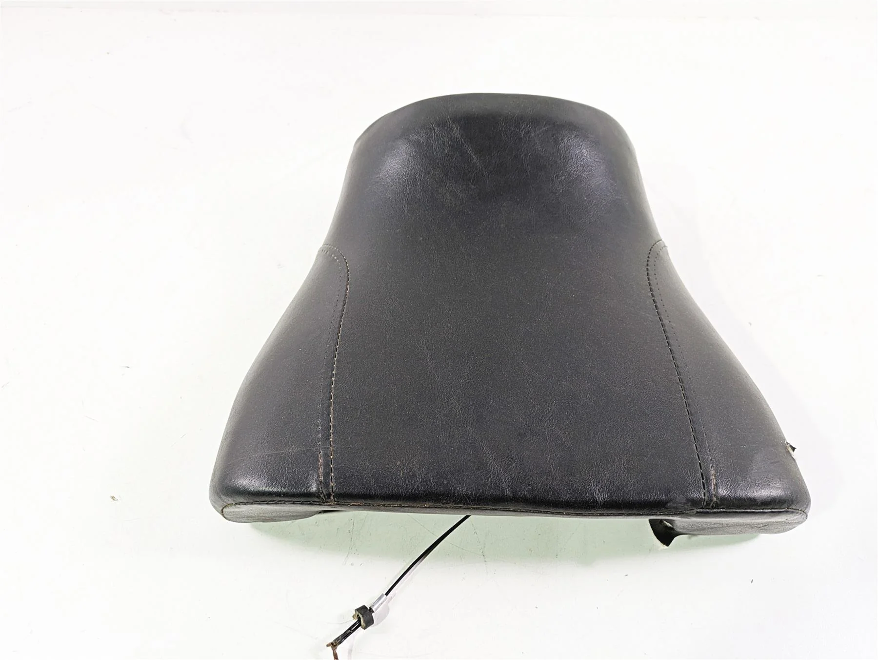 2013 Harley VRSCF Muscle Rod Front Driver Rider Seat Saddle - Read 52433-09 - Image 4