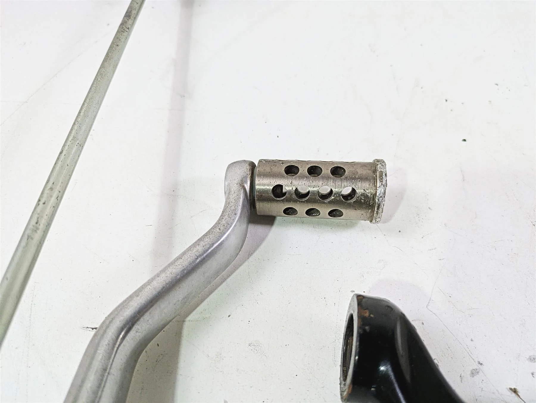 2013 Harley VRSCF Muscle Rod Left Front Footpeg & Shifter Parts 54046-12 - Image 5