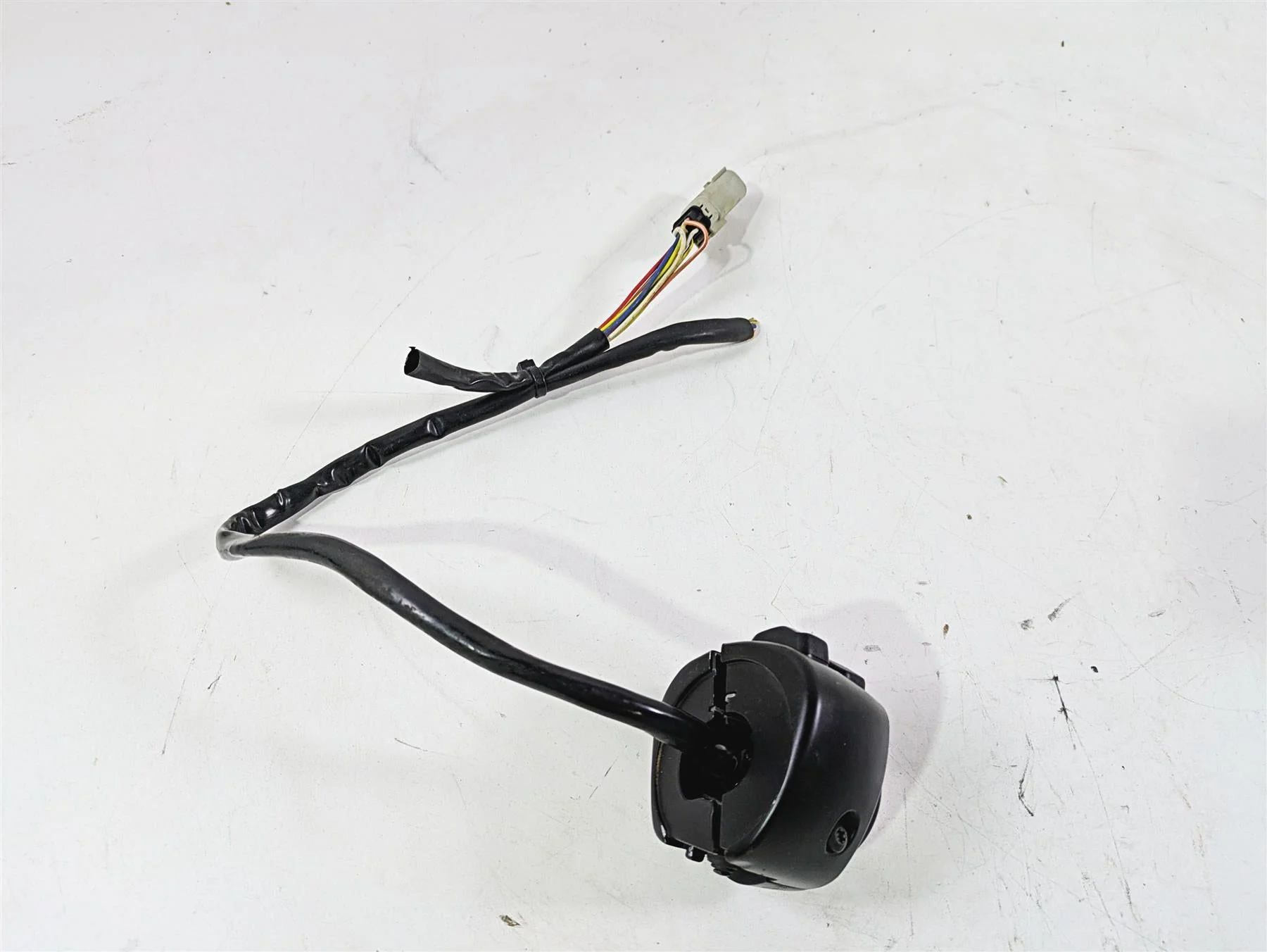 2013 Harley VRSCF Muscle Rod Left Hand Control Switch - Read 71682-06A - Image 3