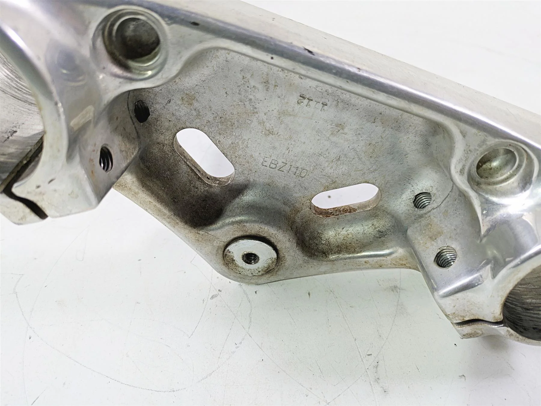 2013 Harley VRSCF Muscle Rod Lower Triple Tree Steering Clamp 46892-09B - Image 9