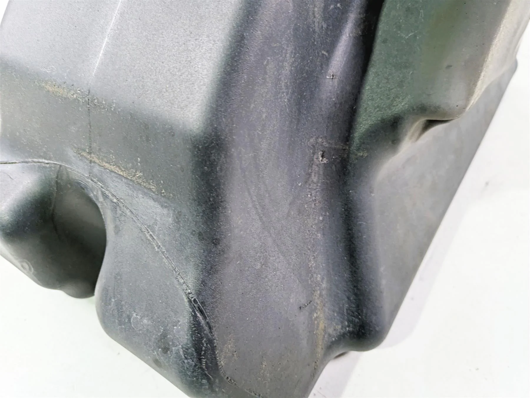 2013 Harley VRSCF Muscle Rod Plastic Fuel Gas Petrol Tank Reservoir 61328-07A - Image 10