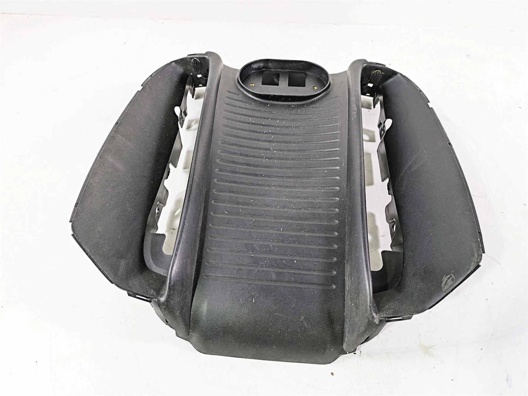 2013 Harley VRSCF Muscle Rod Radiator Center Cover Fairing 26826-09 - Image 3
